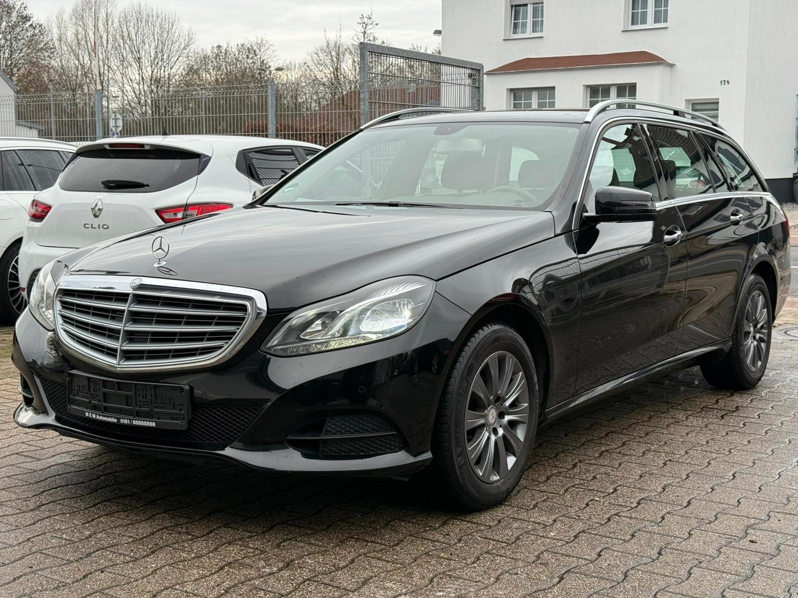Mercedes-Benz E 220CDI AVANTGARDE 1 HAND SCHECKHEFT UNFALLFREI