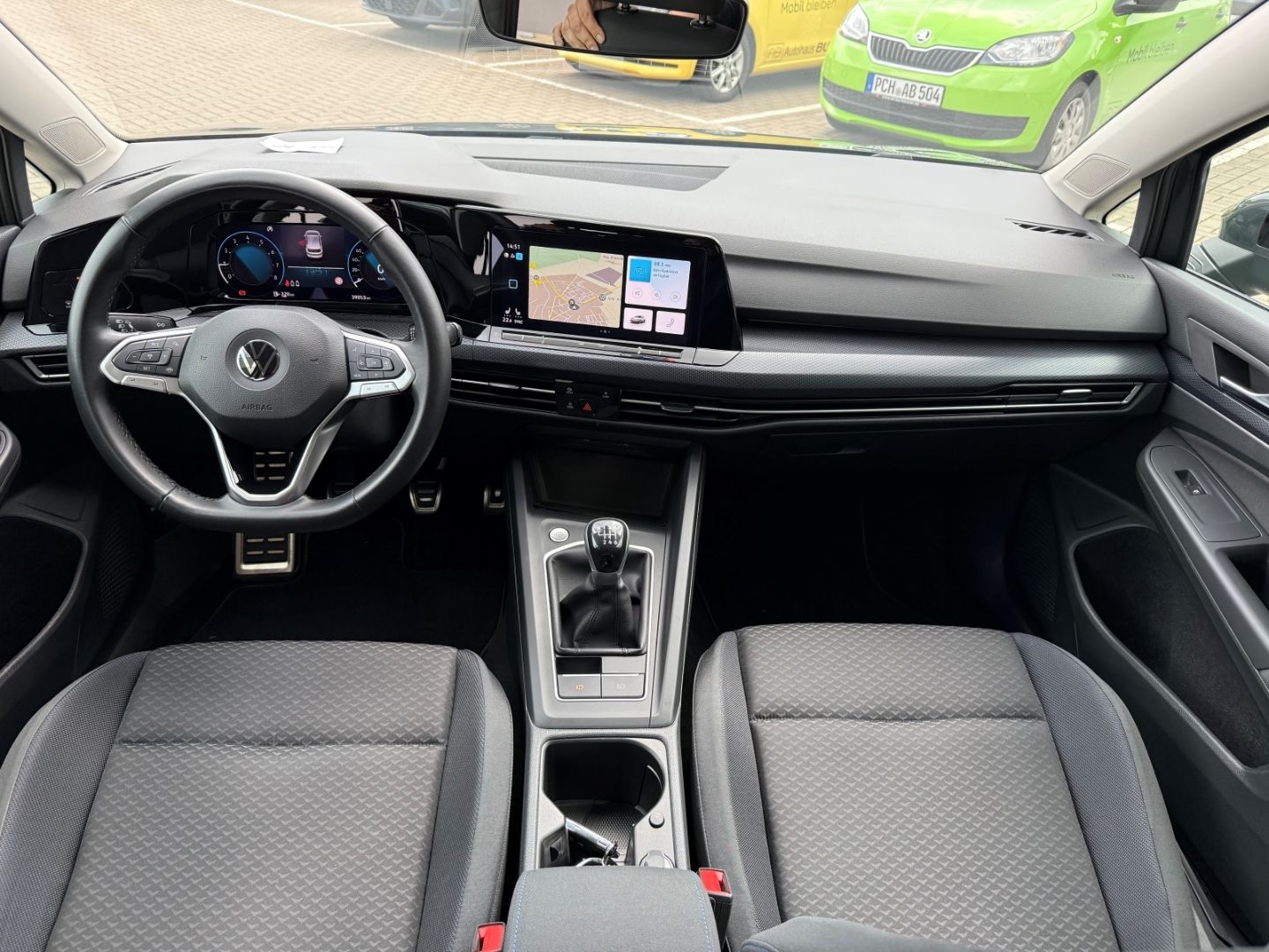 Fahrzeugabbildung Volkswagen Golf VIII United 1,5 TSI Navi Digi Cockpit LED A