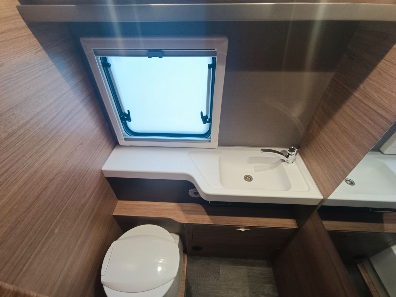 Fahrzeugabbildung Weinsberg CaraSuite 700 MEG Ford *Automatik*TV*Xenon