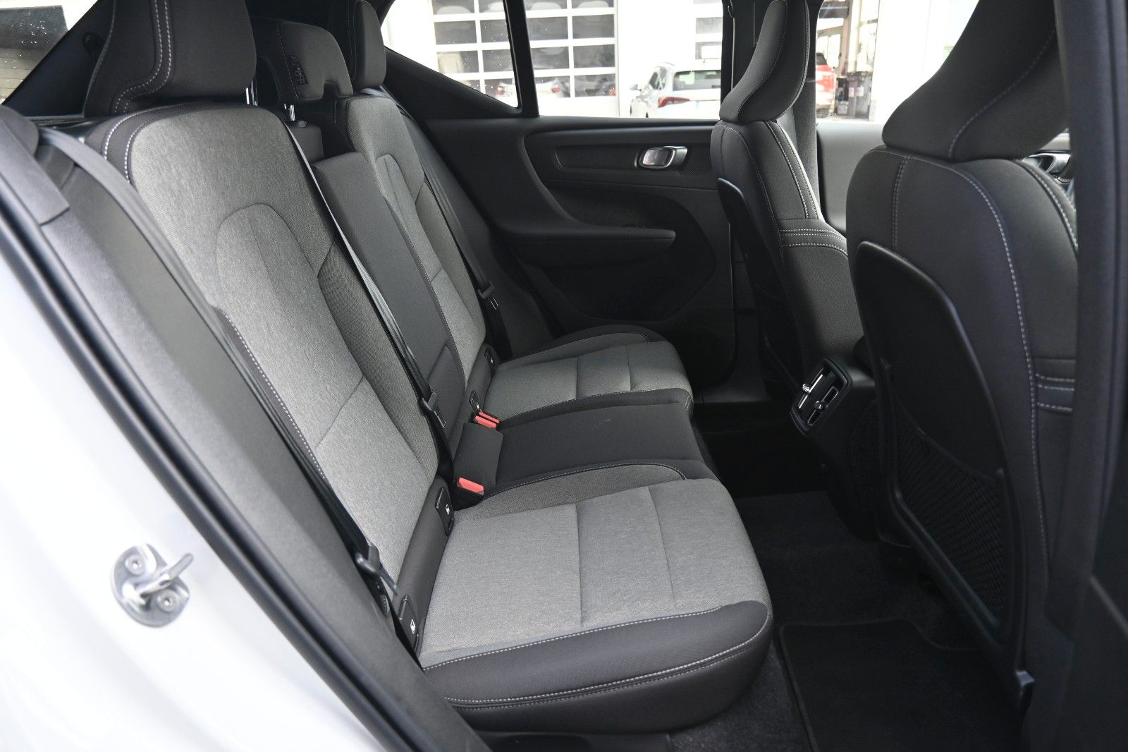 Fahrzeugabbildung Volvo XC40 B3 DKG Plus Black Edition*FSHZG*360*H&K*ACC