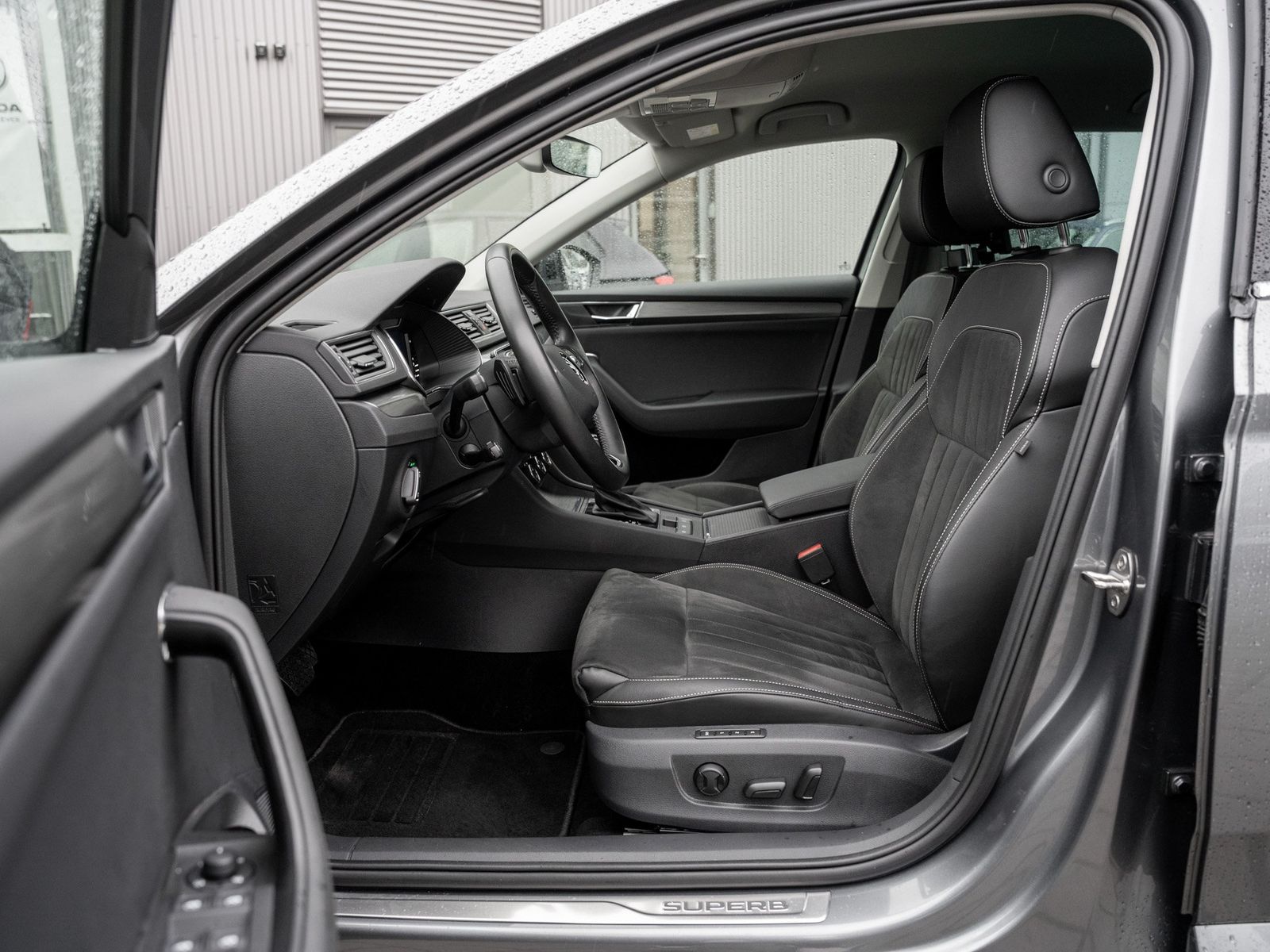 Skoda SUPERB C. STYLE 2.0 TDI DSG 4X4 AHK Kam. Virtual foto 7