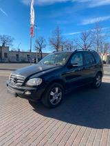 Mercedes-Benz Mercedes Benz ML 320 - Mercedes-Benz ML 320 aus 2002