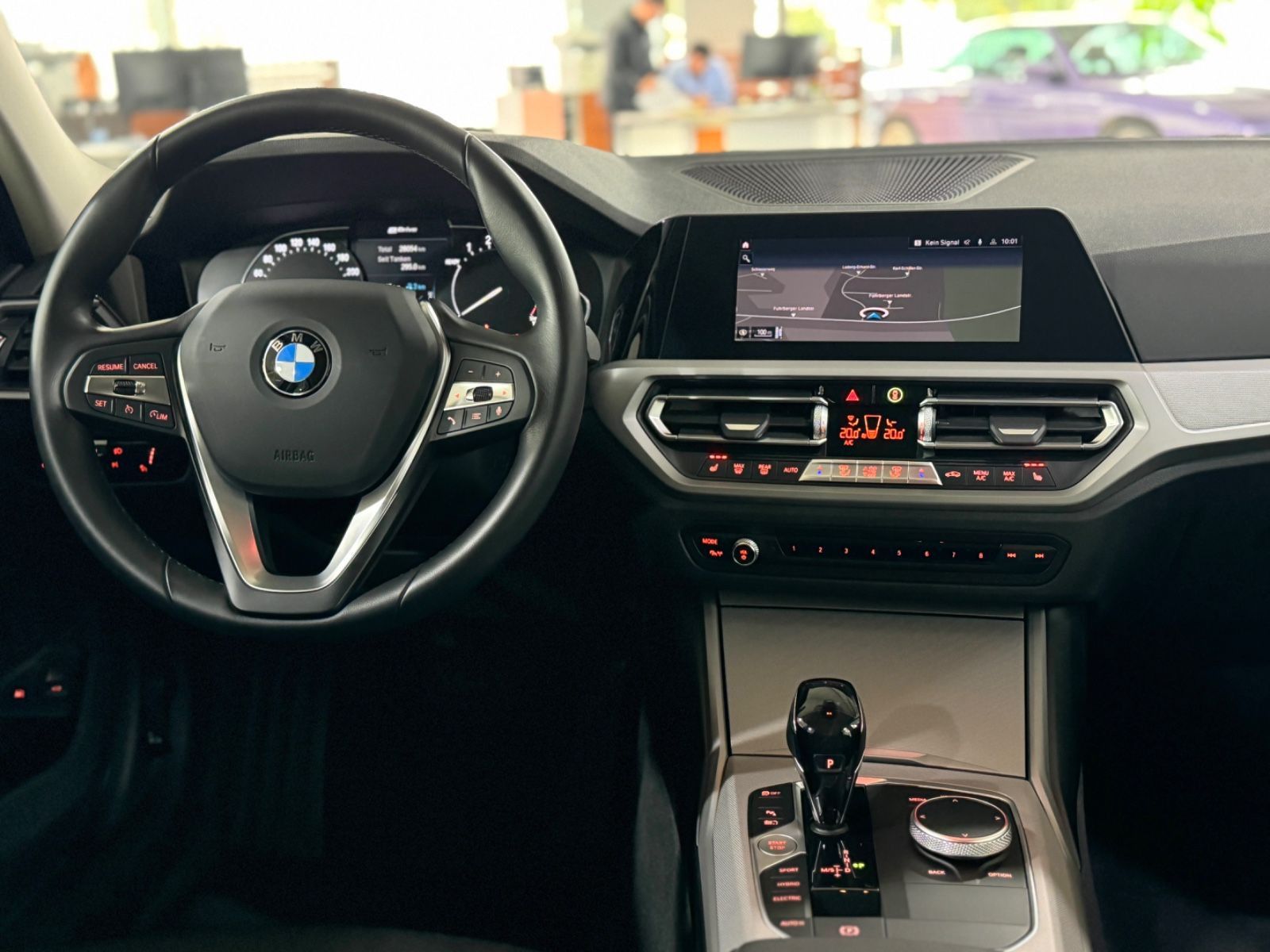 Fahrzeugabbildung BMW 330e DAB PDC CockPit+Geschwindigkeitsreg. LED