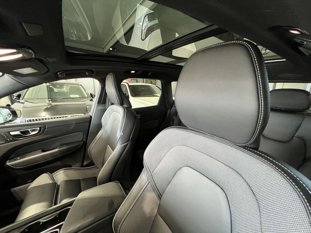 Volvo XC60 T6 R-Design Recharge AWD ACC AHK Kamera LED