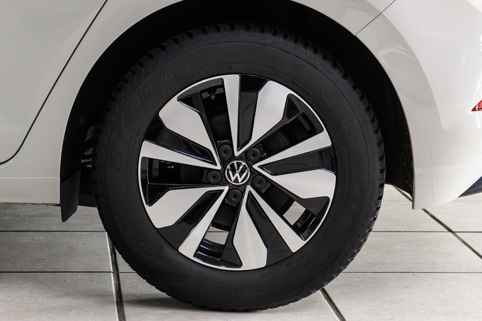 Fahrzeugabbildung Volkswagen Polo VI Move 1.0 TSI DSG LED+SHZ+PDC+APP