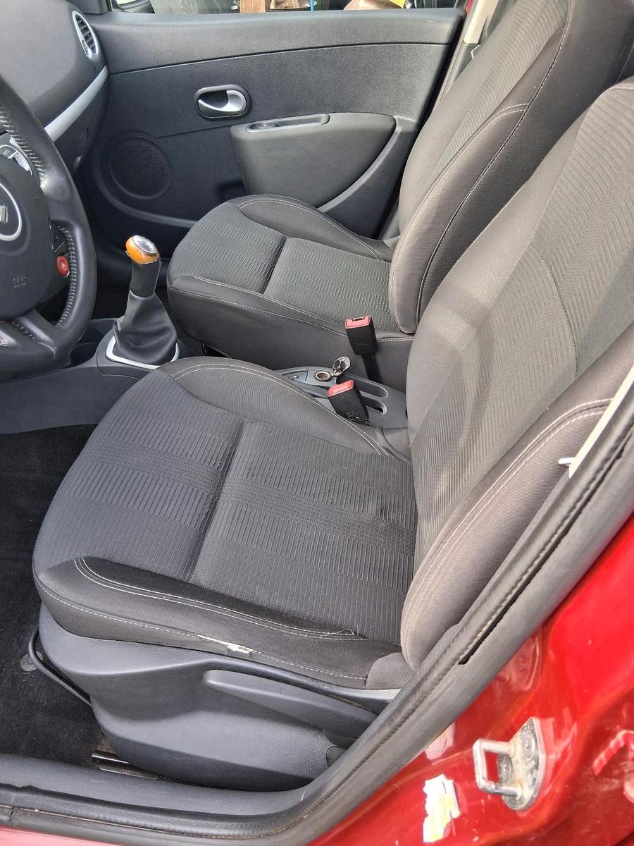 Renault Clio 2011 — photo 11