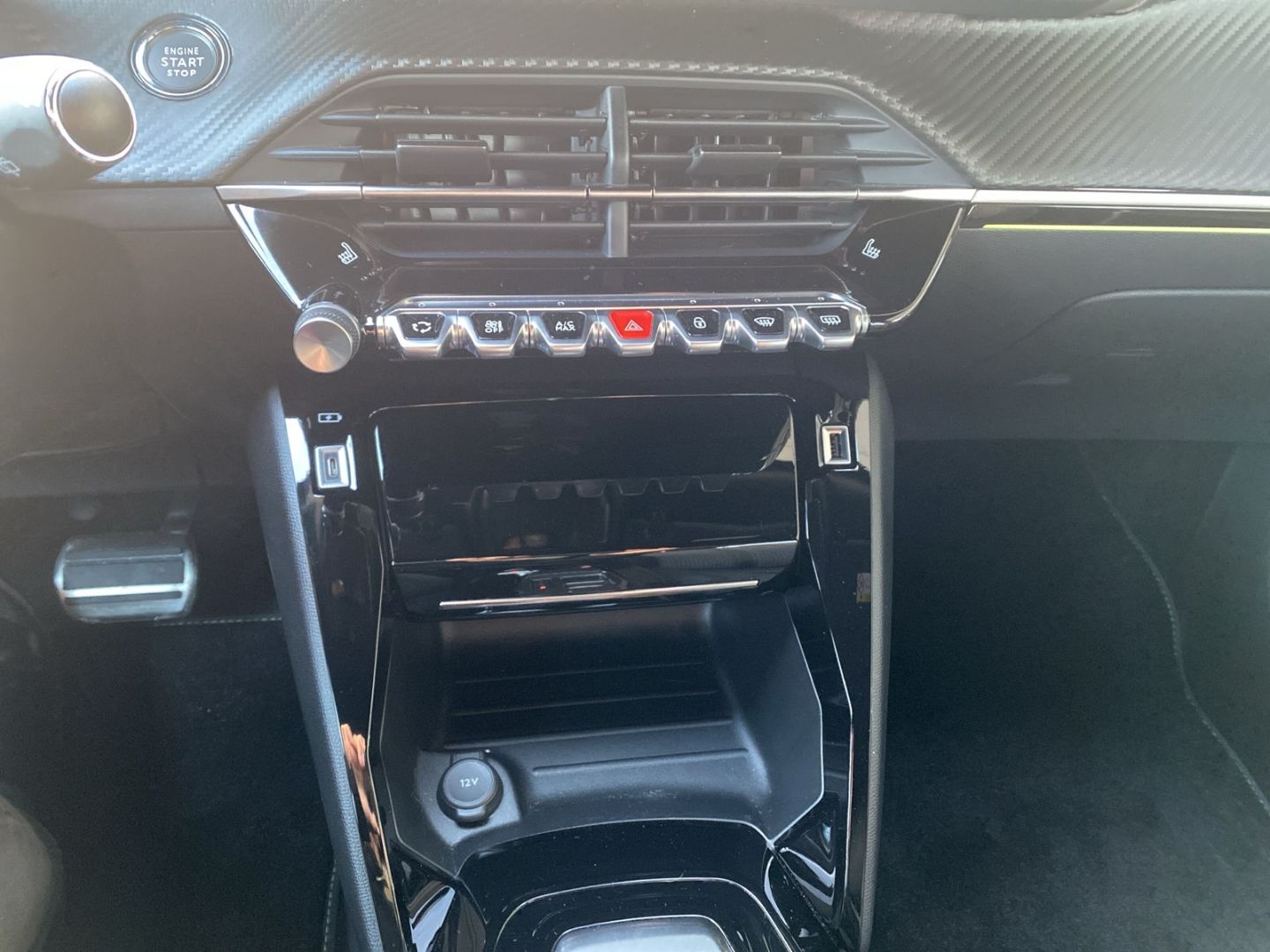 Fahrzeugabbildung Peugeot 2008 e- GT Elektromotor 136 *Sitzheizung*ACC*Kam