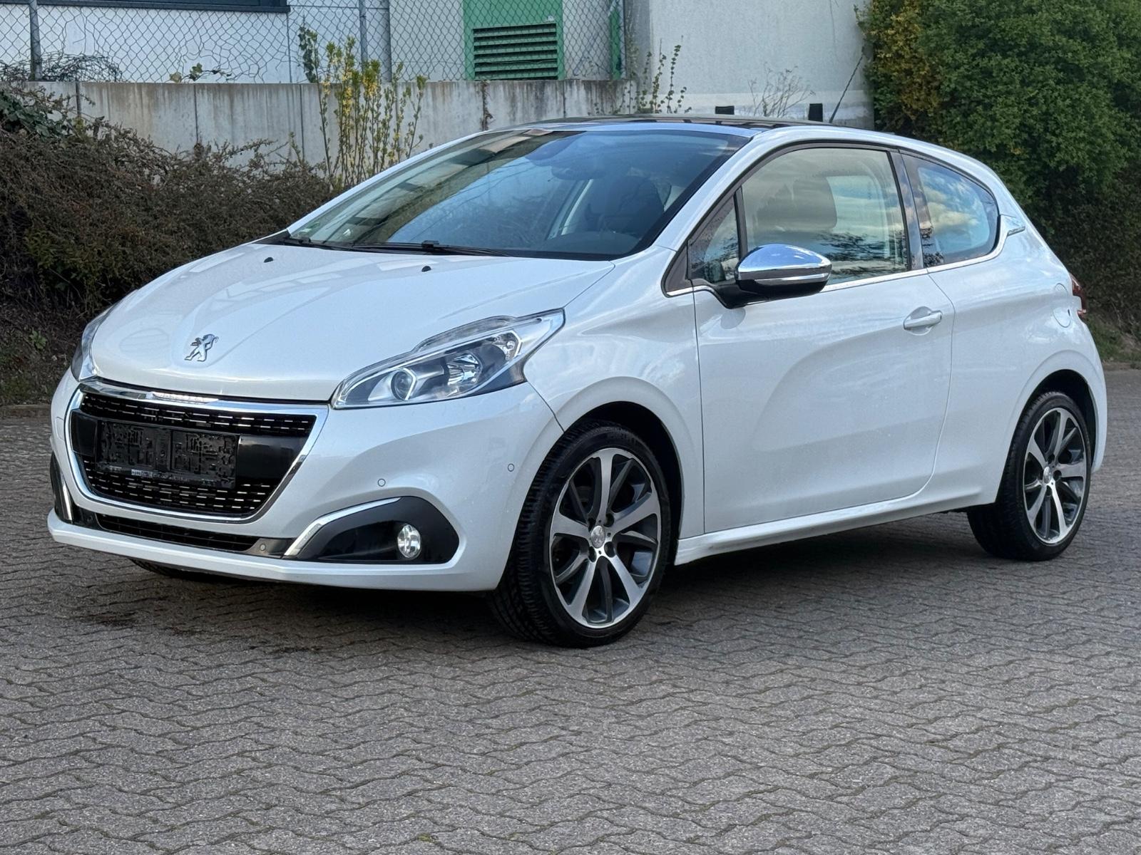 Peugeot 208 Allure Automatik+Navi+Tüv Neu+Panorama+RK