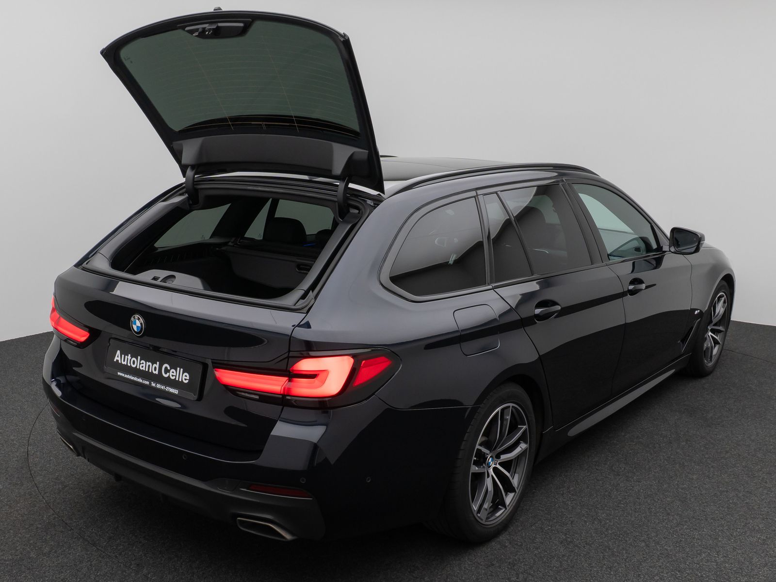 Fahrzeugabbildung BMW 530d xD M Sport Panorama Kamera HUD HiFi Komfort