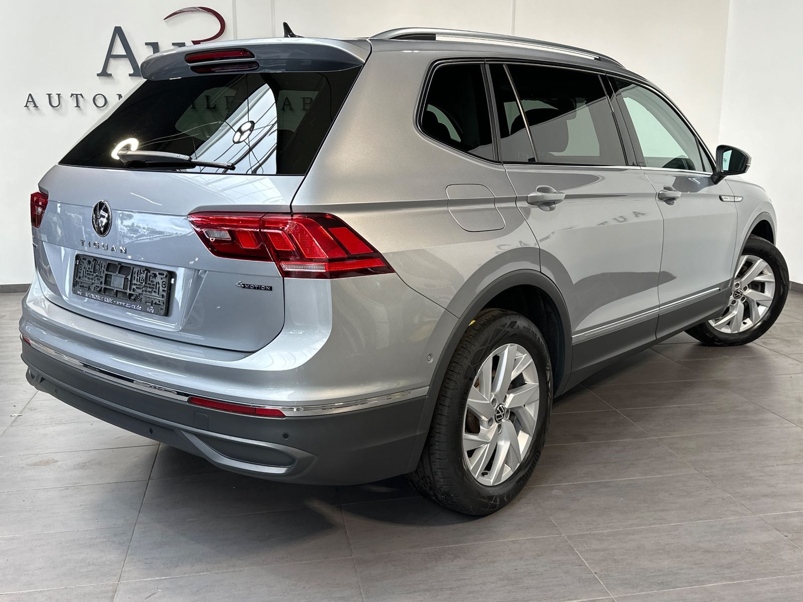 Fahrzeugabbildung Volkswagen Tiguan Allspace Life 4M NAV+LED+AHK+18ZO+ACC+PLA