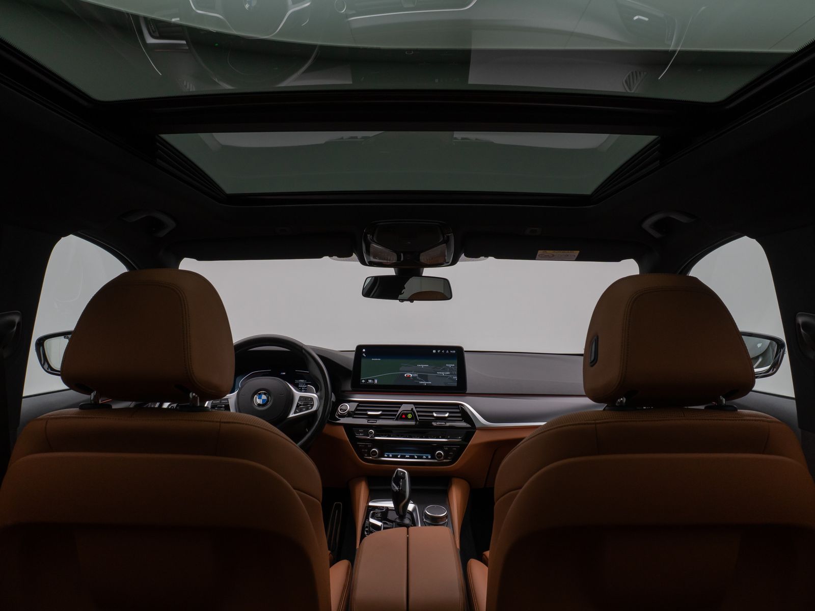 Fahrzeugabbildung BMW 530i M Sport Panorama Kamera DAB HiFi AHK Alarm