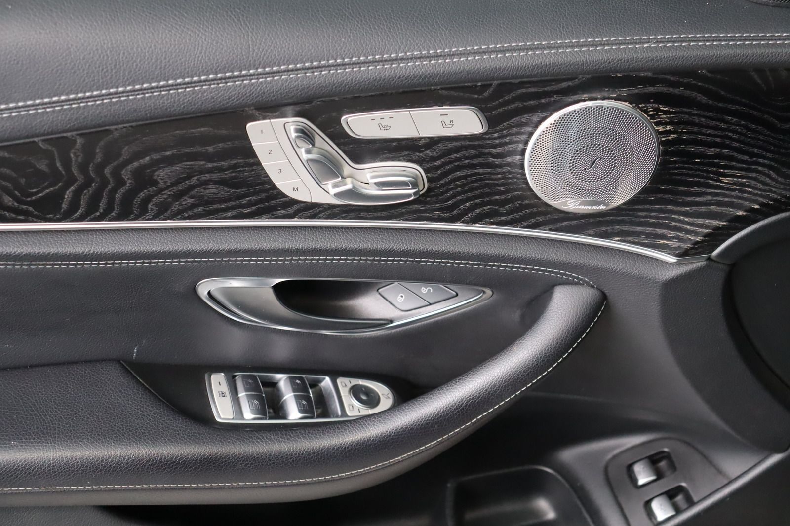 Fahrzeugabbildung Mercedes-Benz E 400 d 4Matic AMG-Paket * Multibeam * 360°