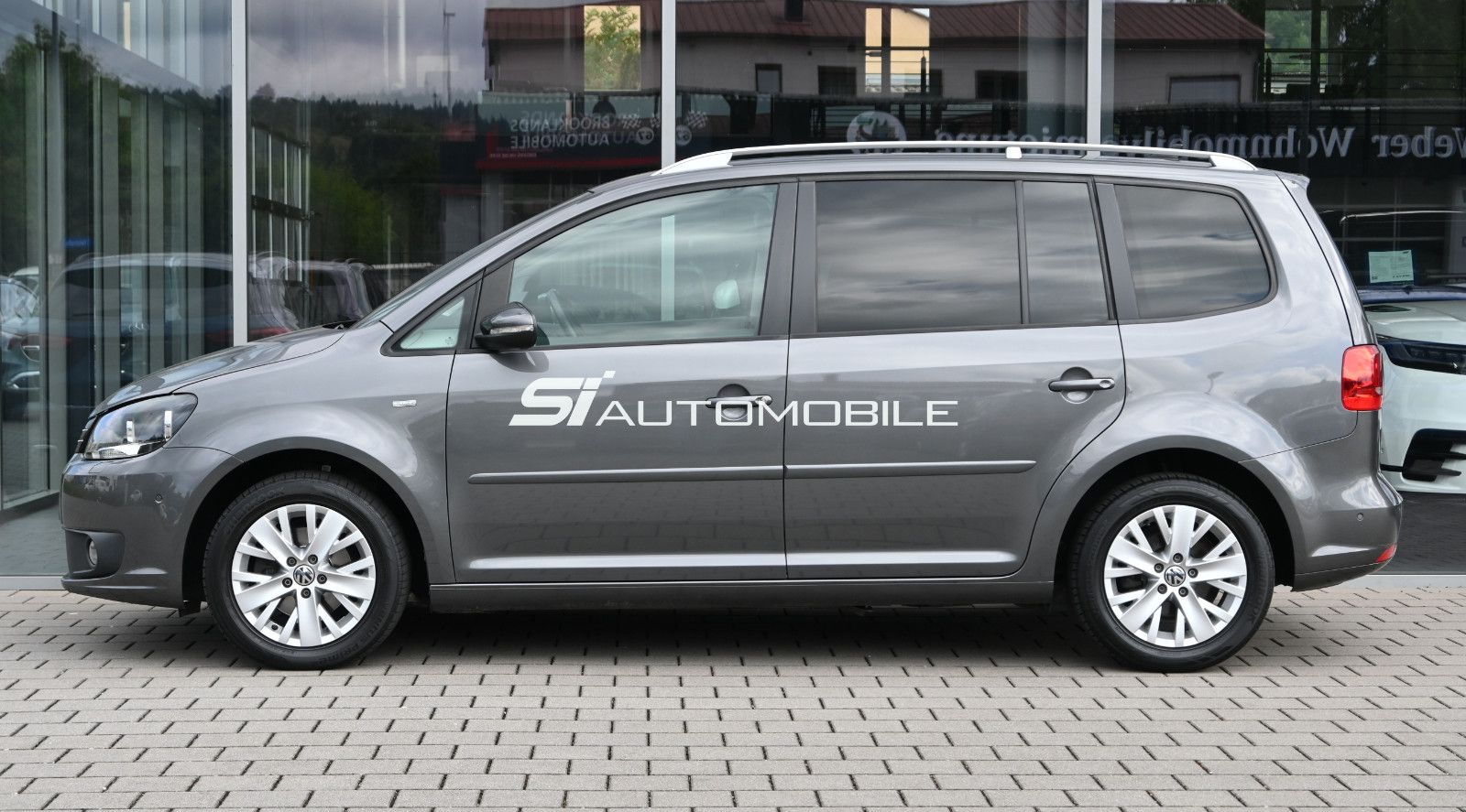 Fahrzeugabbildung Volkswagen Touran 1.2 TSI LIFE °AHK°STANDHEIZ°7-SITZE°