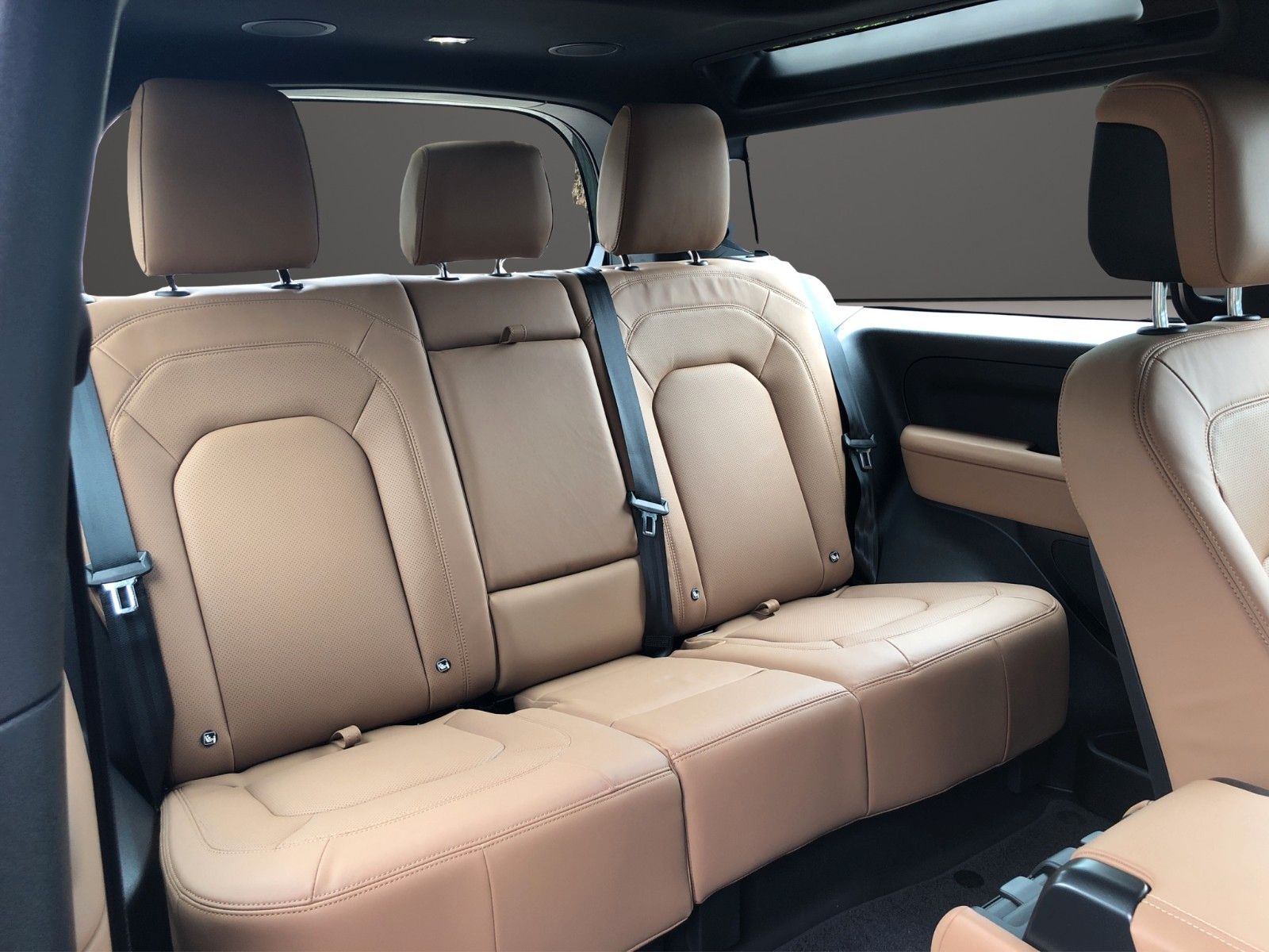 Fahrzeugabbildung Land Rover Defender 90 P425 X-Dynamic HSE MY2026