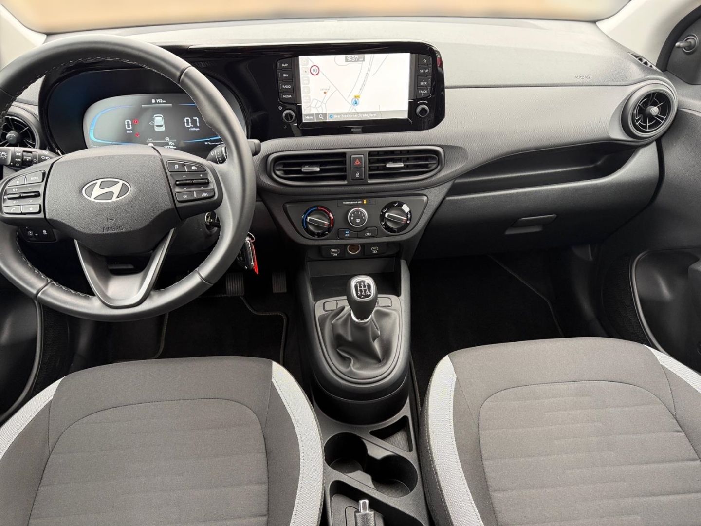 Fahrzeugabbildung Hyundai i10 1.0 Select Allwetter Navigation Kamera Klima