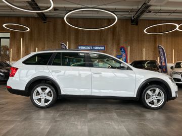 Skoda Octavia Scout*ACC*NAVI*AHK*PANO*2-Zonen*