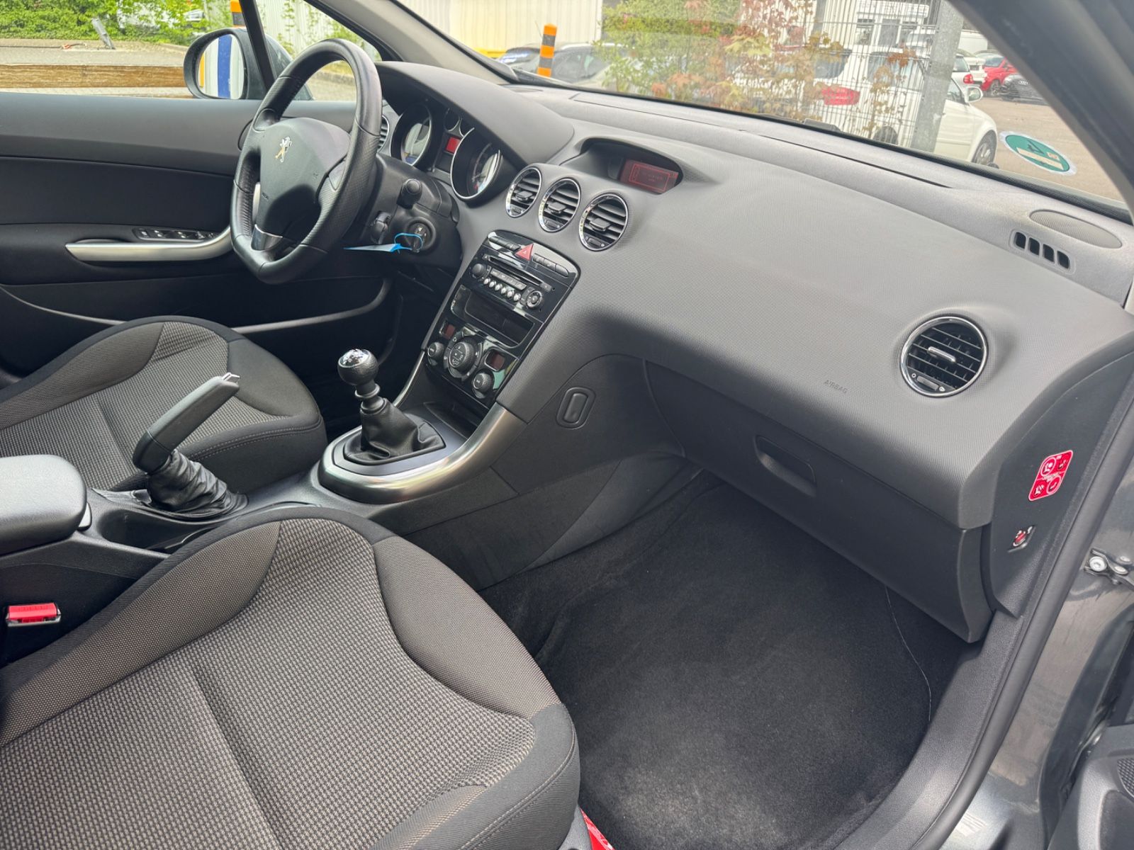 Fahrzeugabbildung Peugeot 308 SW Panorama+Klima+Bluetooth