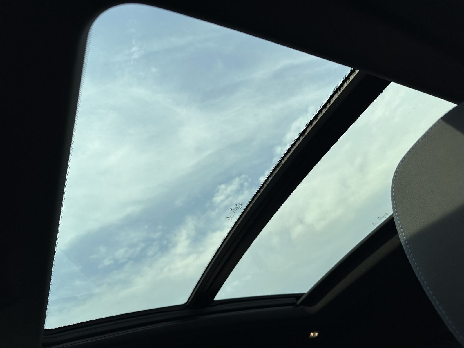 Fahrzeugabbildung BMW X4 xDrive30i M-Sport NAV+LED+PANO+360°+20ZO+HIFI