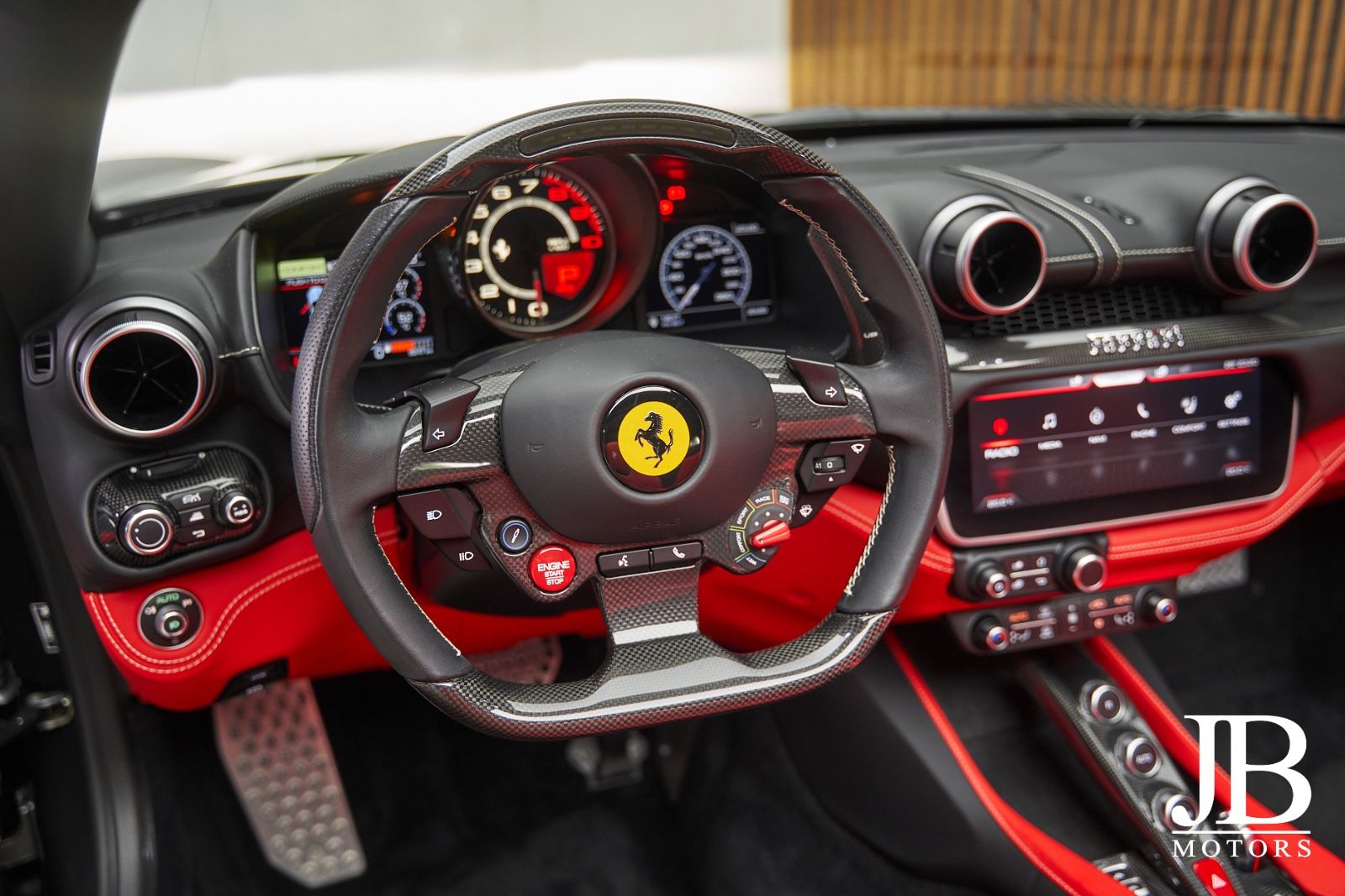 Fahrzeugabbildung Ferrari Portofino M Carbon LED JBL Surround Magneride