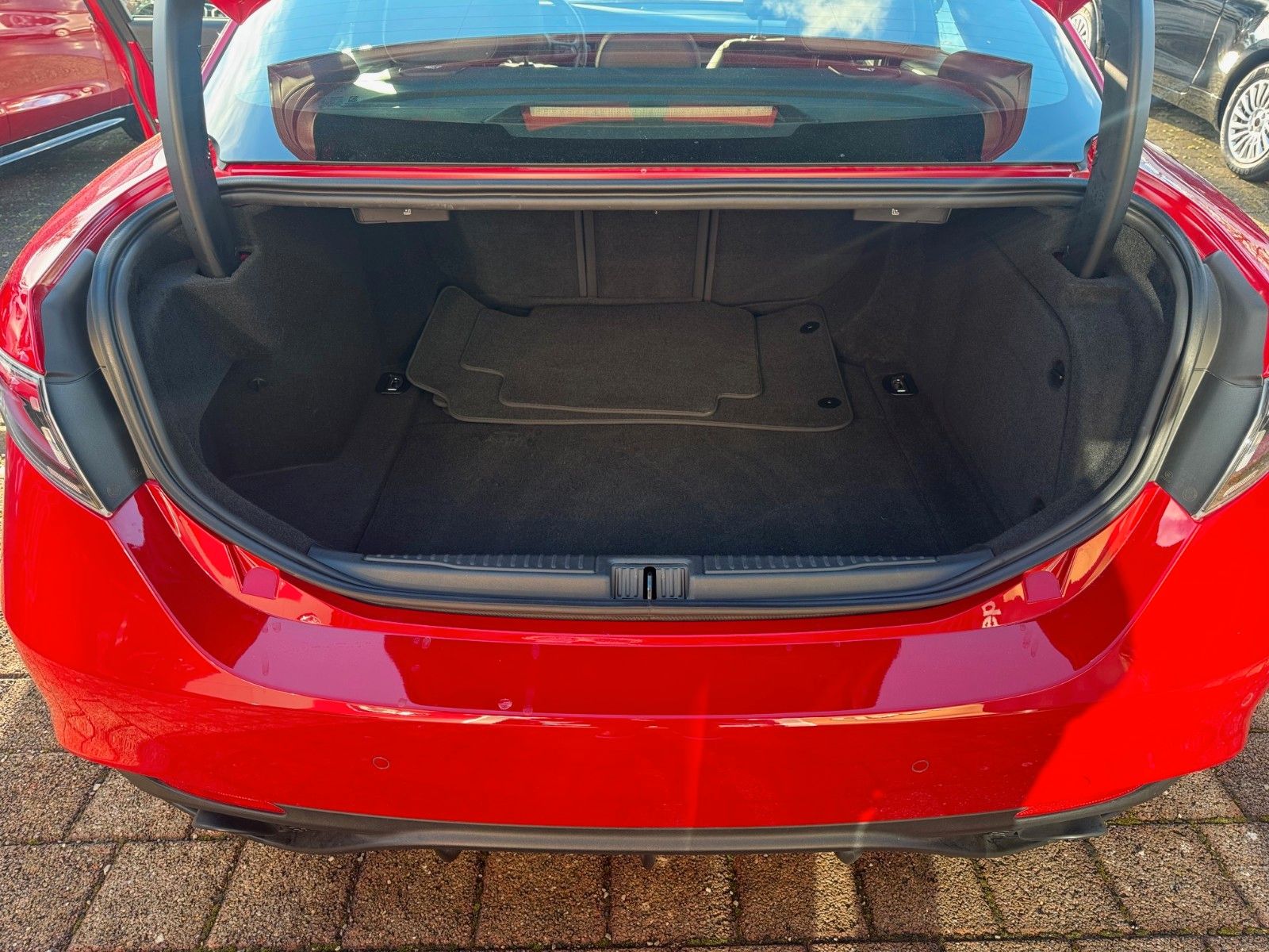 Fahrzeugabbildung Alfa Romeo Giulia Veloce 2.0 280PS Q4 Navi Kamera Memory