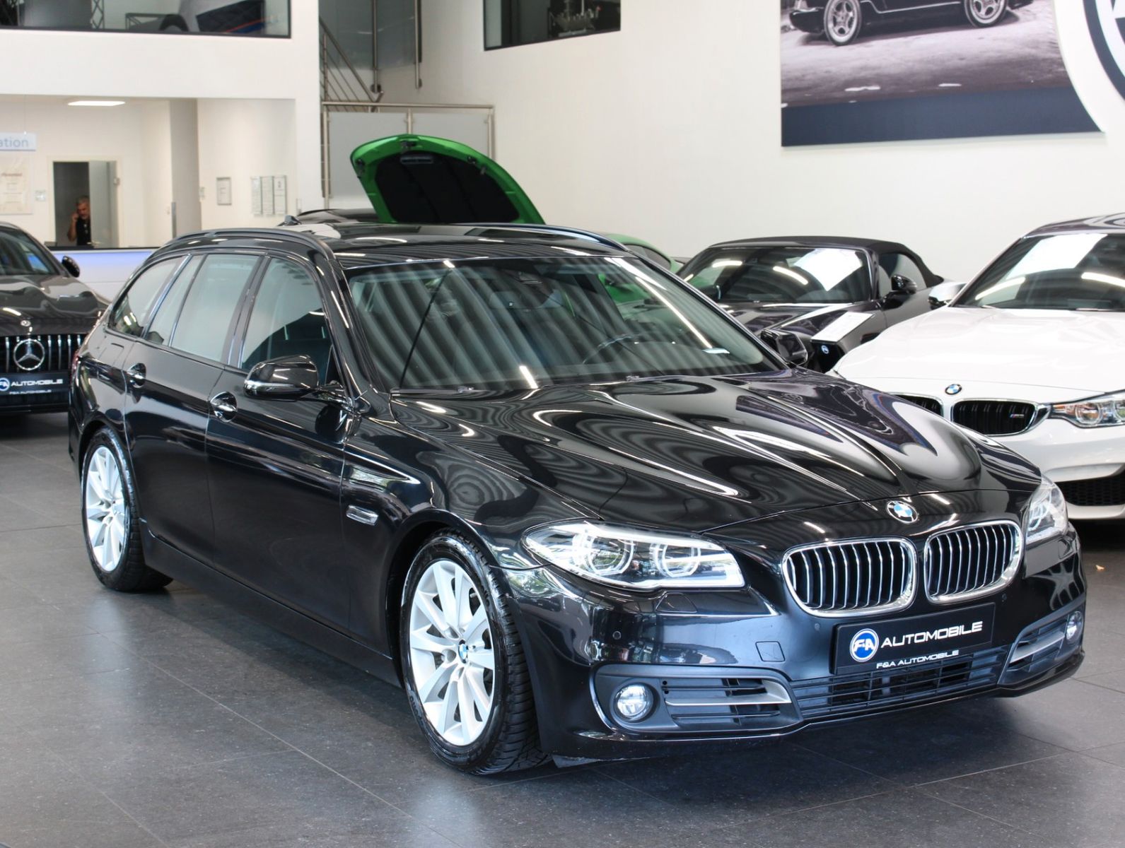 Fahrzeugabbildung BMW 530d Pano+Standhzg.+SoftClose+R.Kamera+NaviProf.