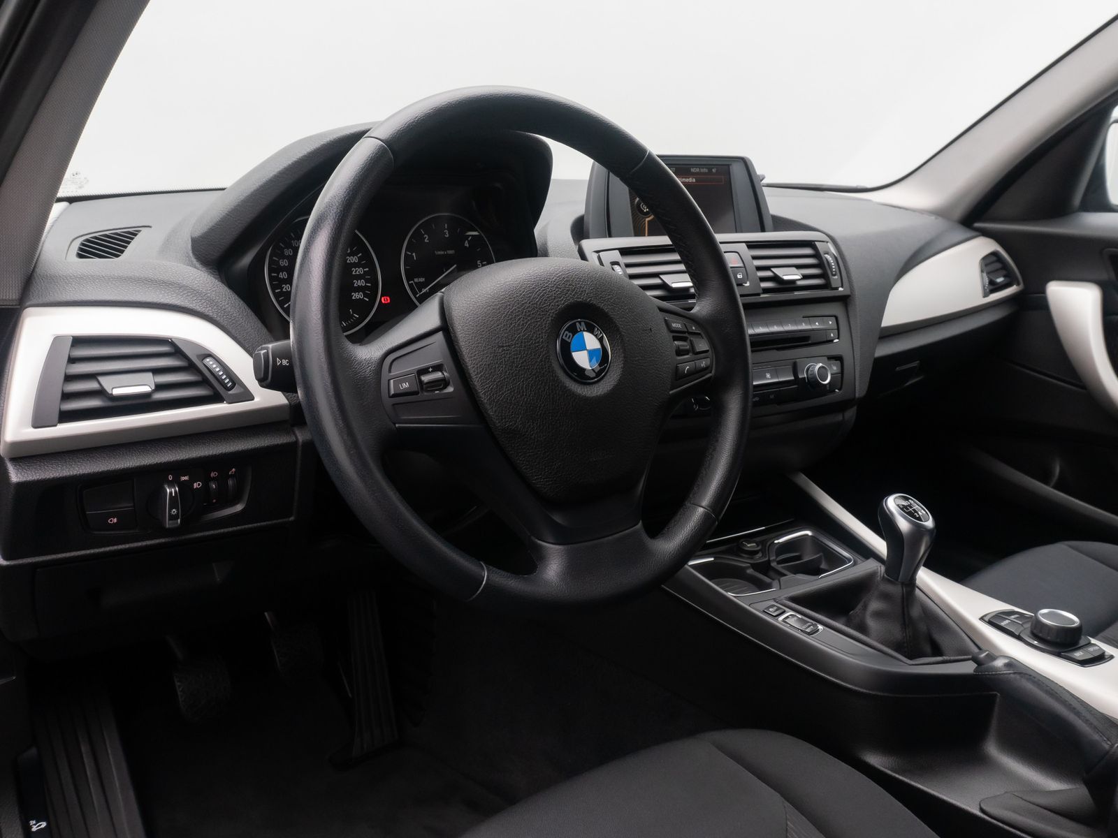 Fahrzeugabbildung BMW 116d Advantage Plus PDC Multilenkrad Sitzheizung