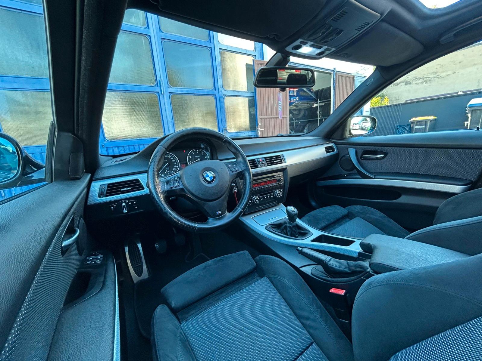 BMW 320i 2.0 170ch PACK M BVM Shadow line Sièges sport Toit ouvrant - 2EME MAIN