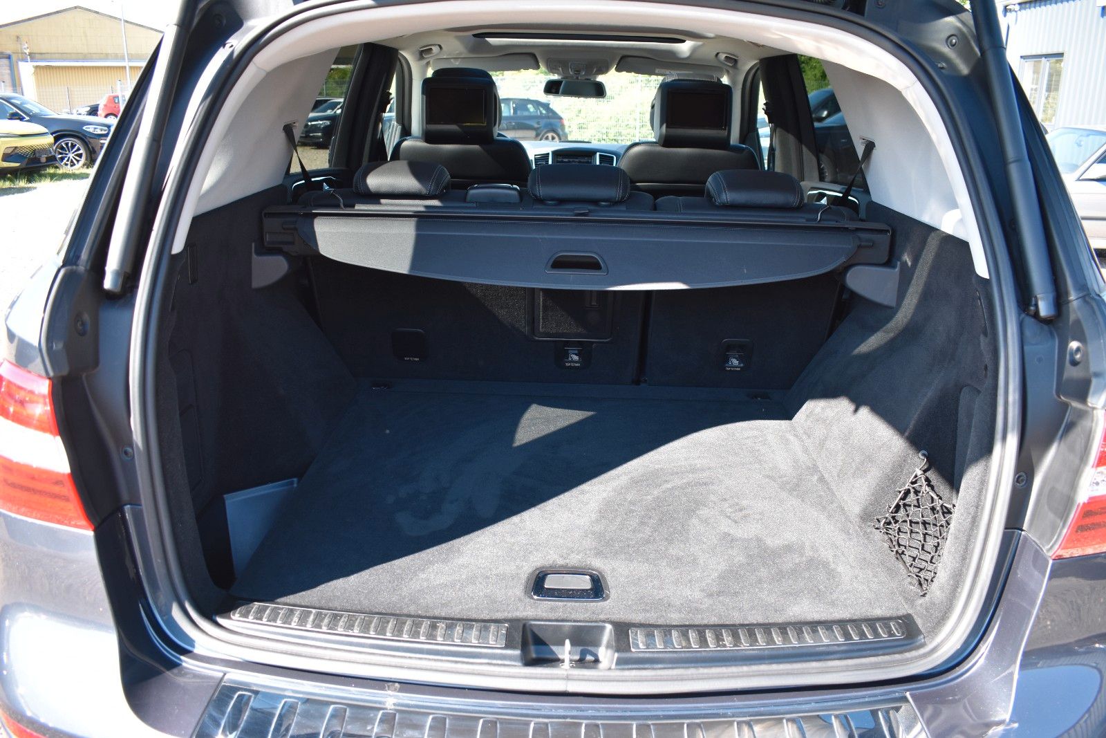 Fahrzeugabbildung Mercedes-Benz ML 350 CDI Display Fond H&K AHK Pano Softclose