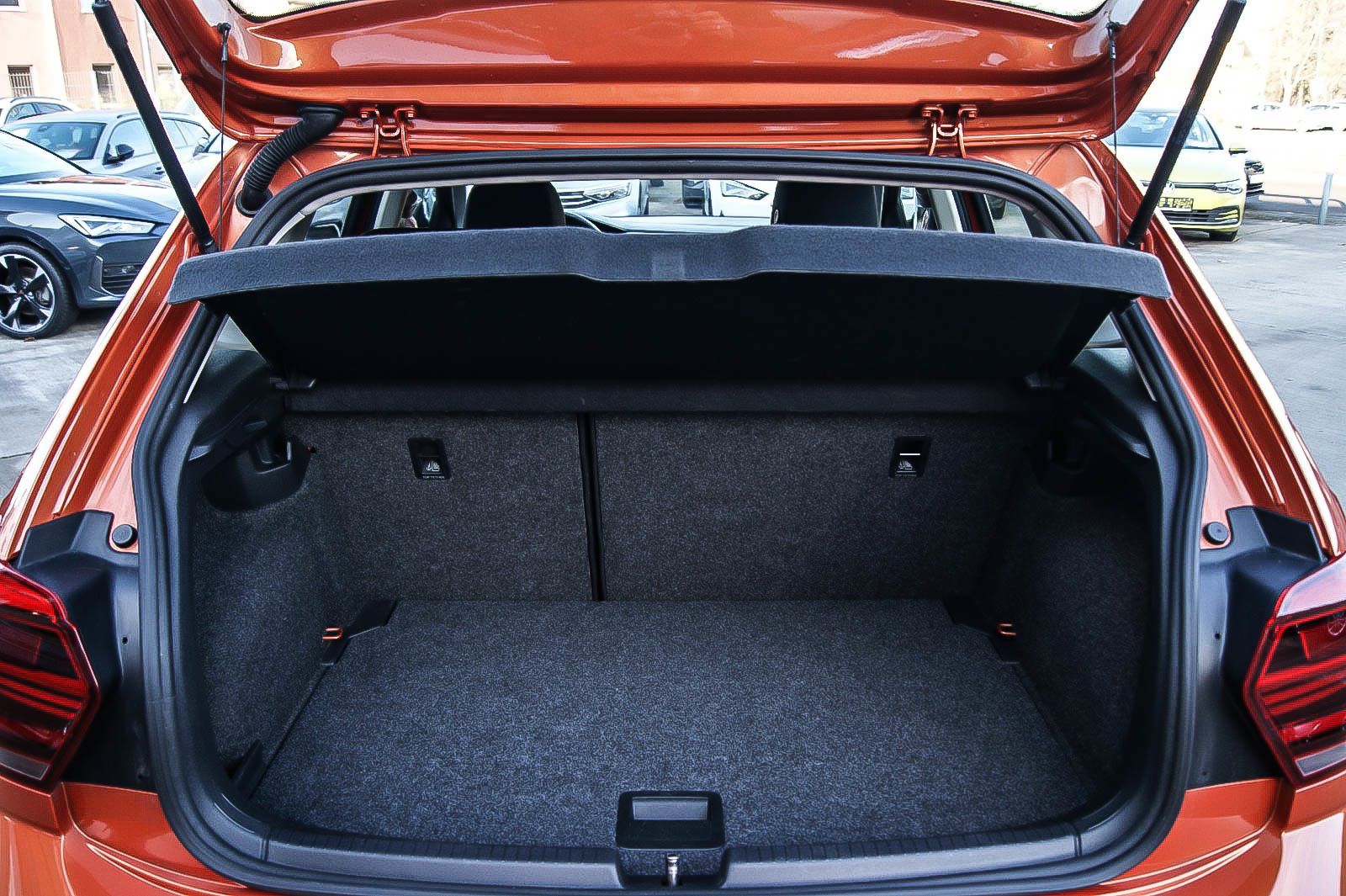 Fahrzeugabbildung Volkswagen Polo VI Trend 1.0 BMT ENERGETIC-ORANGE PDC KLIMA