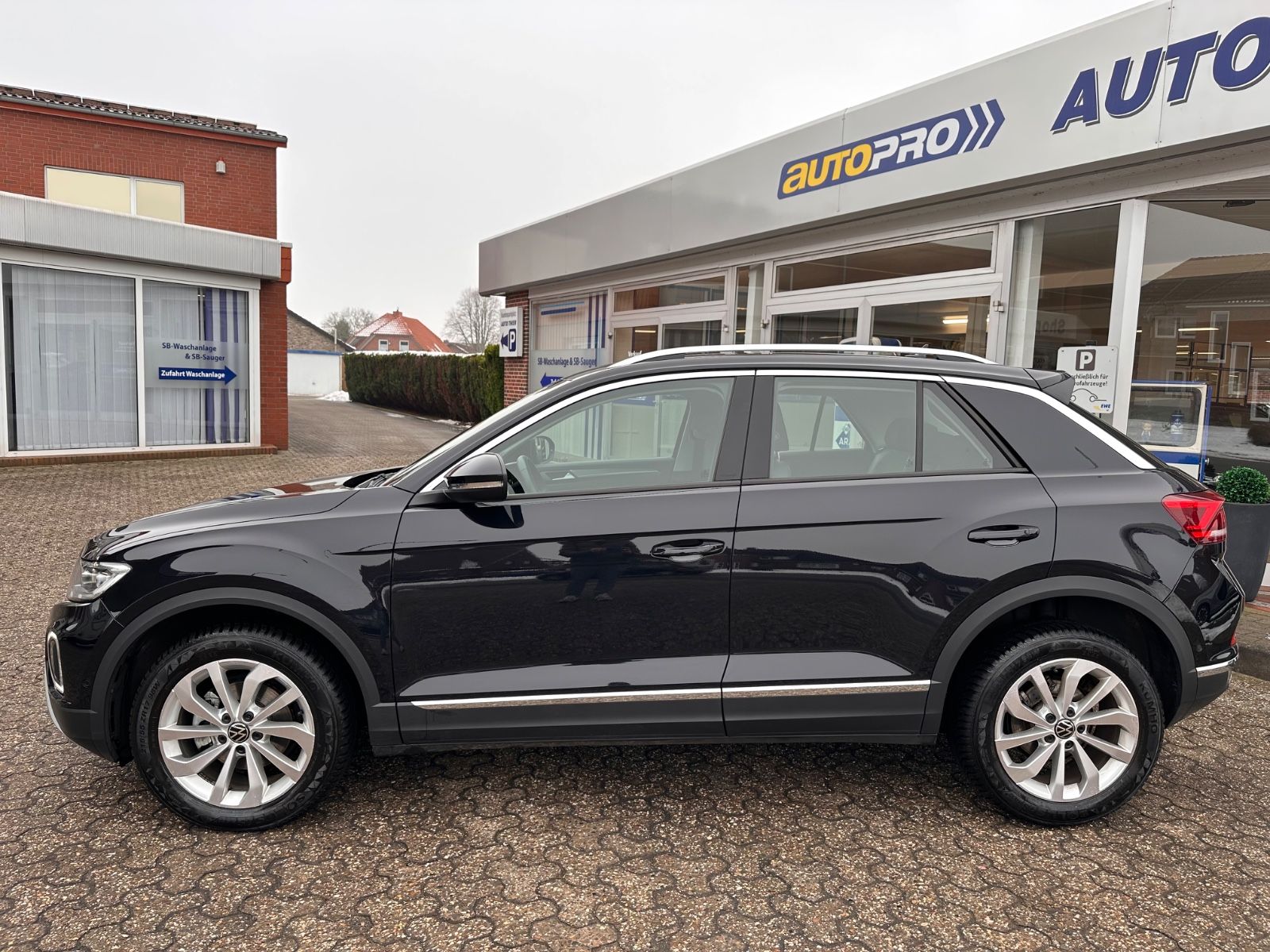 Fahrzeugabbildung Volkswagen T-Roc 1.5 TSI Style DSG AHK/ACC/LED/APP/SHZG/GJR