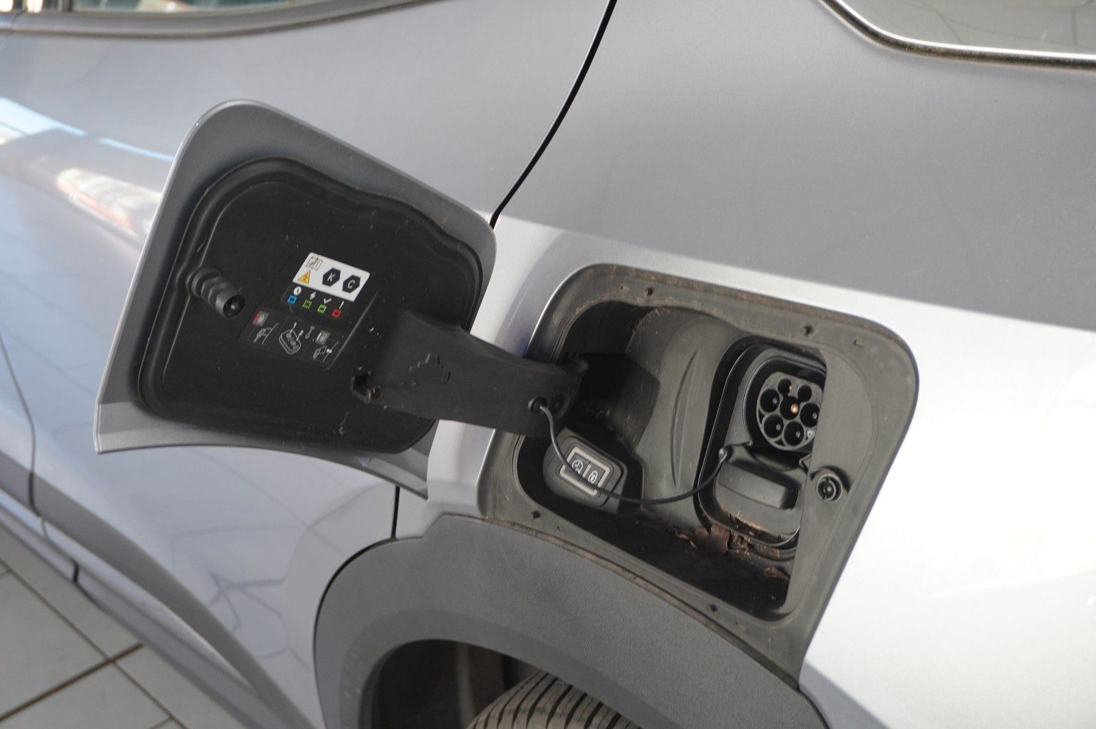 Fahrzeugabbildung Opel Mokka-e ELEGANCE 3-PHASIG NAVI/LED/VIRTU/SHZ/DAB