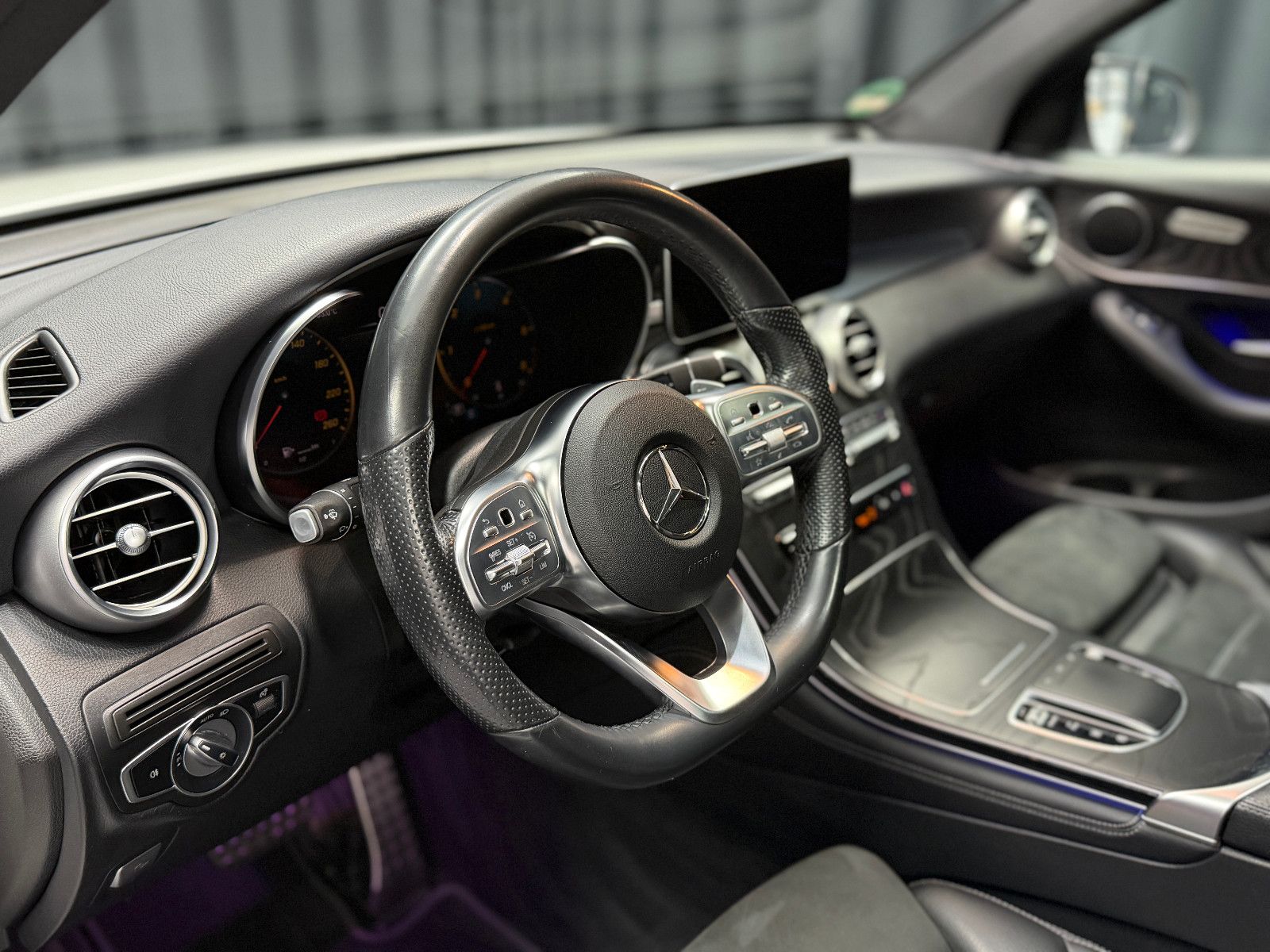 Fahrzeugabbildung Mercedes-Benz GLC 300 d Coupe 4Matic |AMG-LINE|AHK|PANO|LED