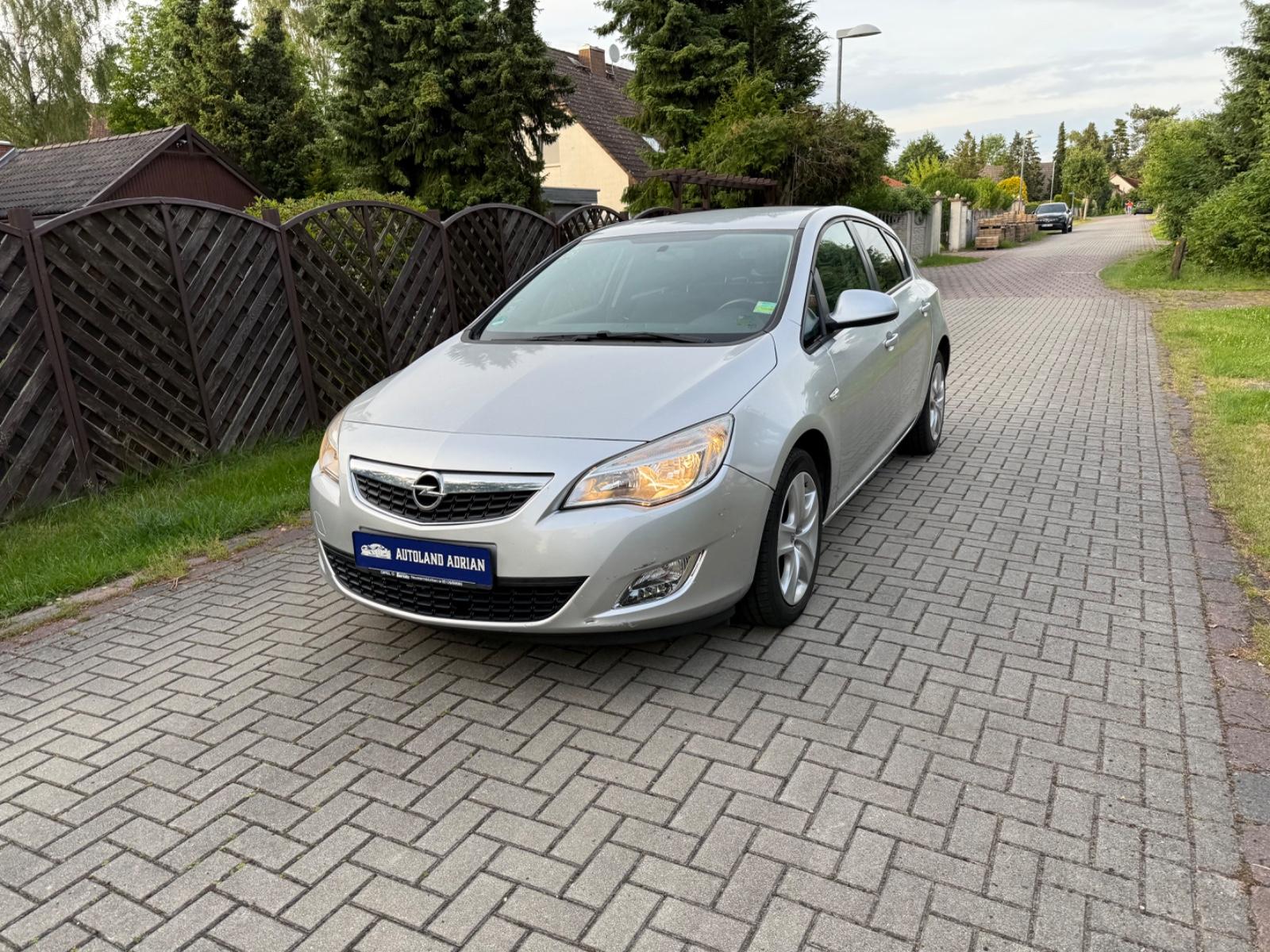 Opel Astra J Lim. 5-trg. Design Edition