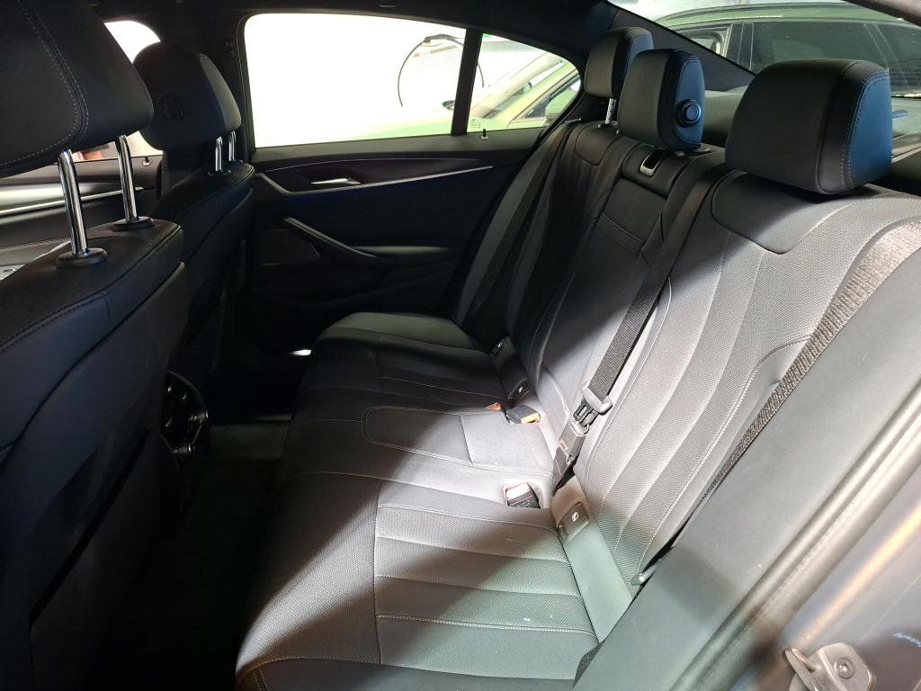 Fahrzeugabbildung BMW 530i M-Sport/INDIVIDUAL/HUD/360°KAMERA/H&K/