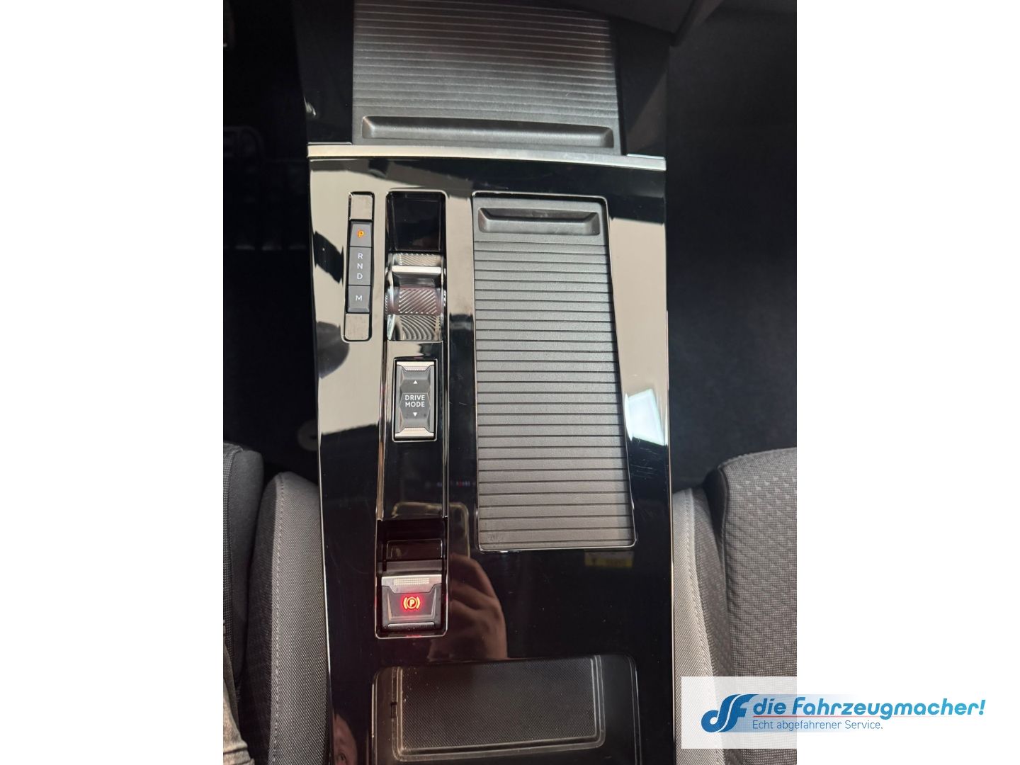 Fahrzeugabbildung Opel Astra L Sports Tourer Edition Navi Digitales Coc