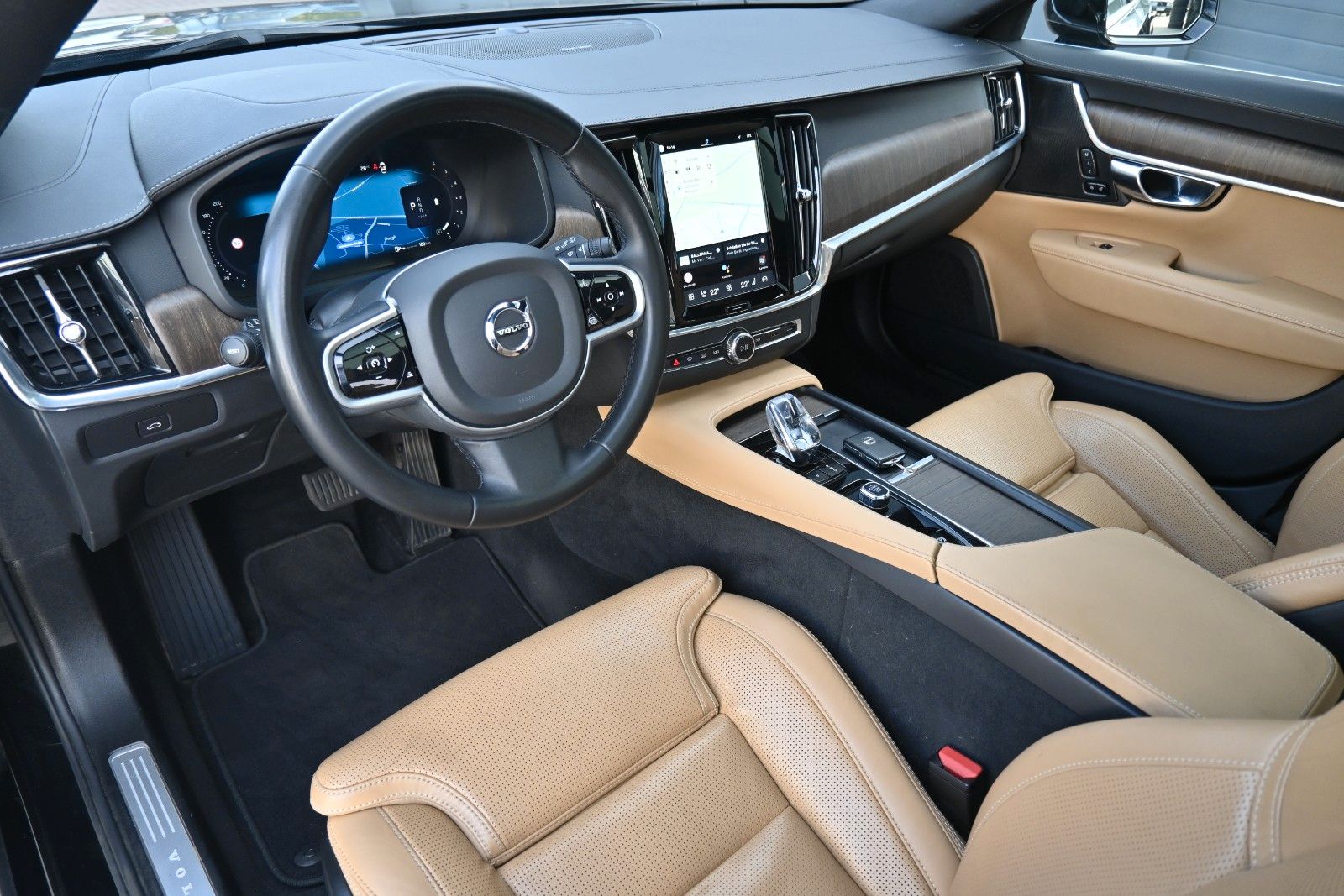 Fahrzeugabbildung Volvo V90 B4 D Plus Bright*STDHZG*360°*PANO*ACC*AHK