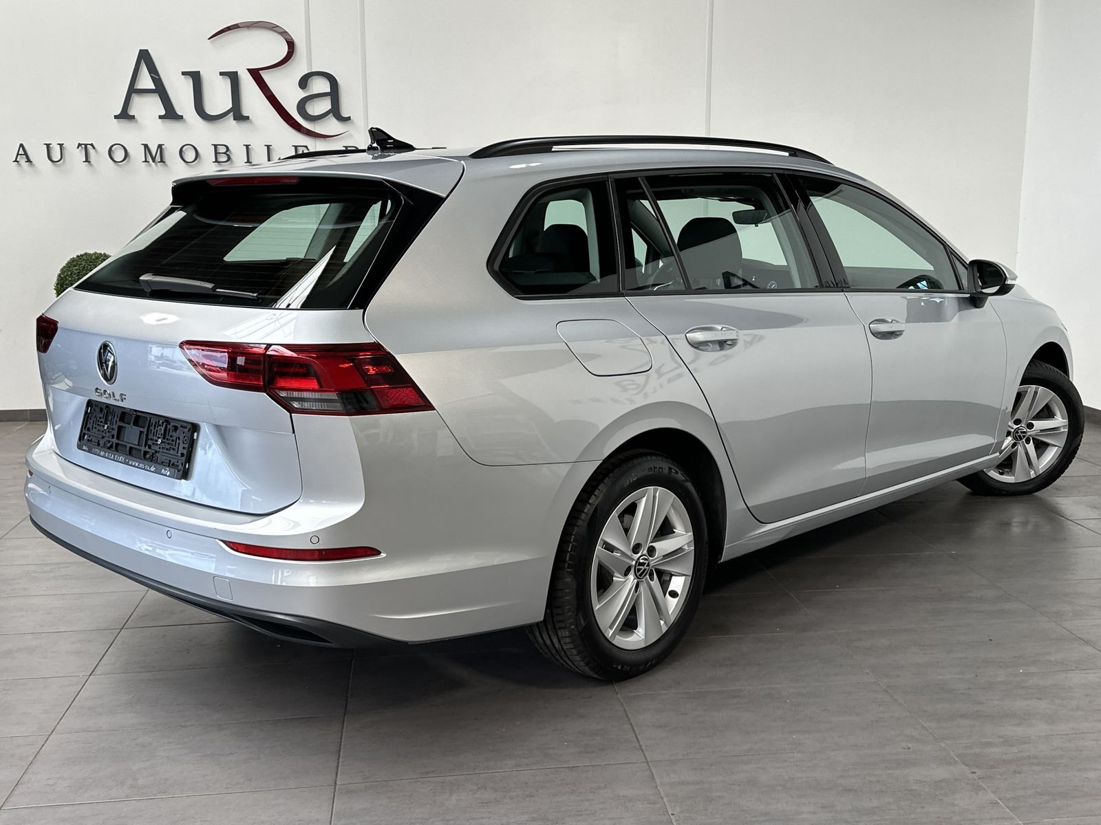 Fahrzeugabbildung Volkswagen Golf Variant 2.0 TDI DSG Life NAV+LED+AHK+PANORA