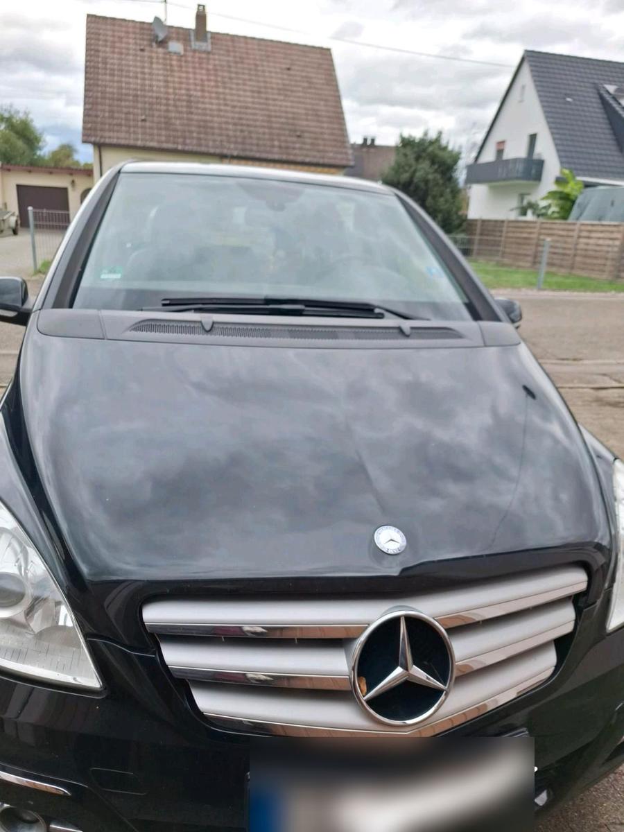Mercedes-Benz B180 2010 — photo 8