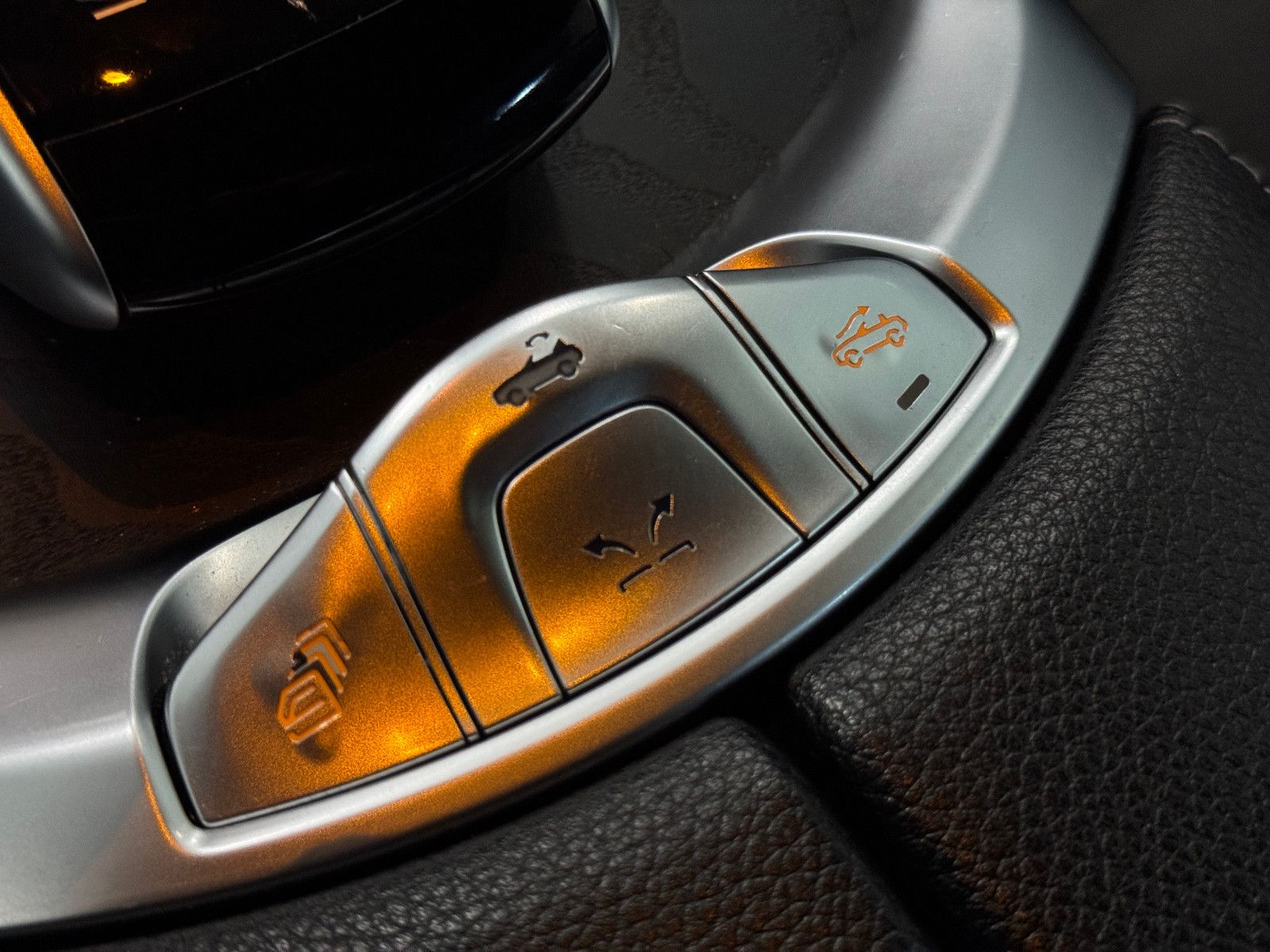 Fahrzeugabbildung Mercedes-Benz C 200 9GT CABRIO 2X AMG LINE AIRSCARF 360°KAMERA