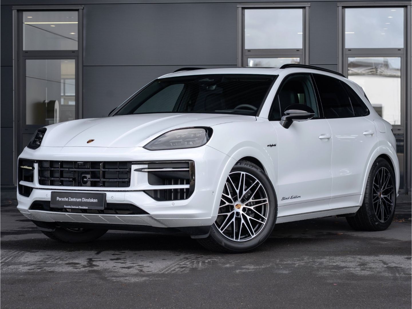 Porsche Cayenne E-Hybrid Black Edition Sportaga. AHK HUD