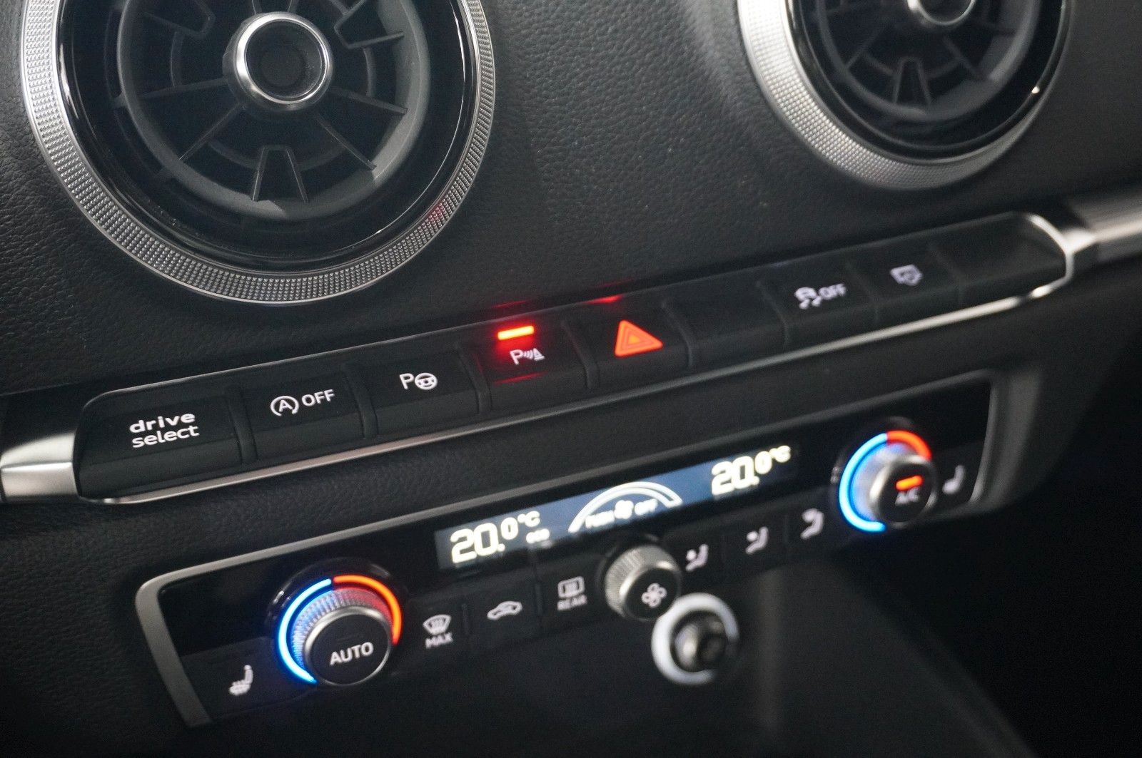 Fahrzeugabbildung Audi A3 LIM. 35 TDI S-TRONIC SPORT NAVI/SH/KAMERA/AHK