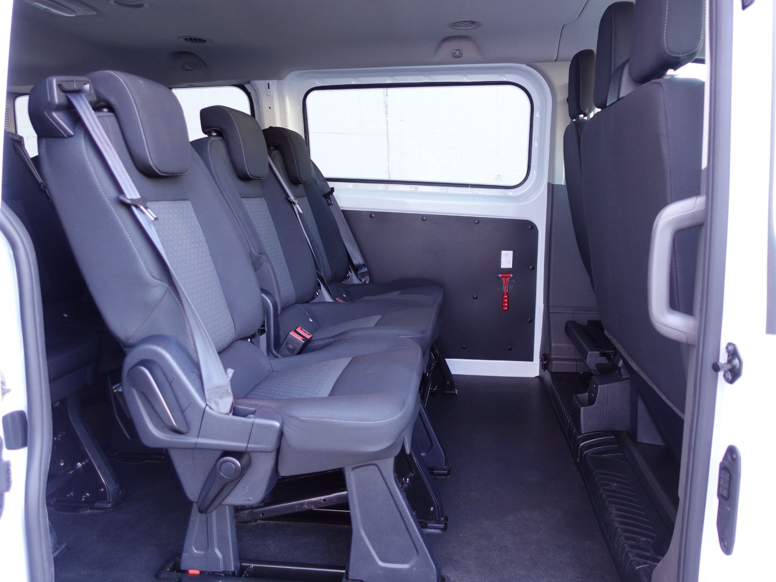 Fahrzeugabbildung Ford Transit Custom Kombi L2,9Sitze,Kamera,Trittbrett