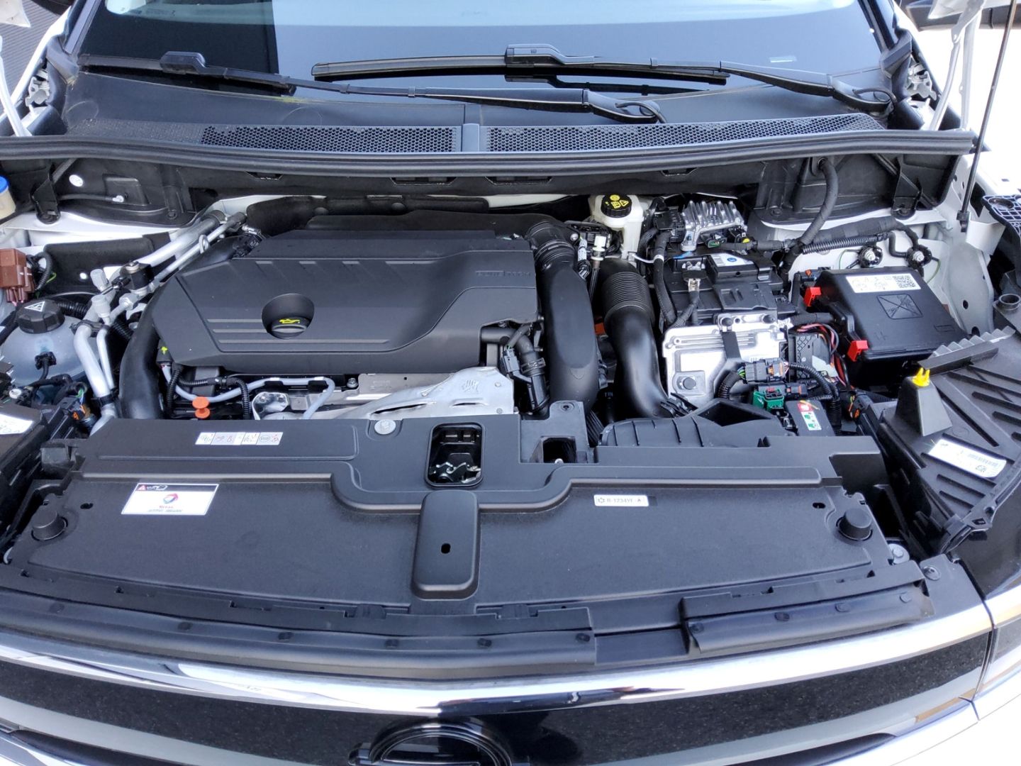 Fahrzeugabbildung Opel Grandland GSe Plug-in Hybrid Allrad AD Navi digi