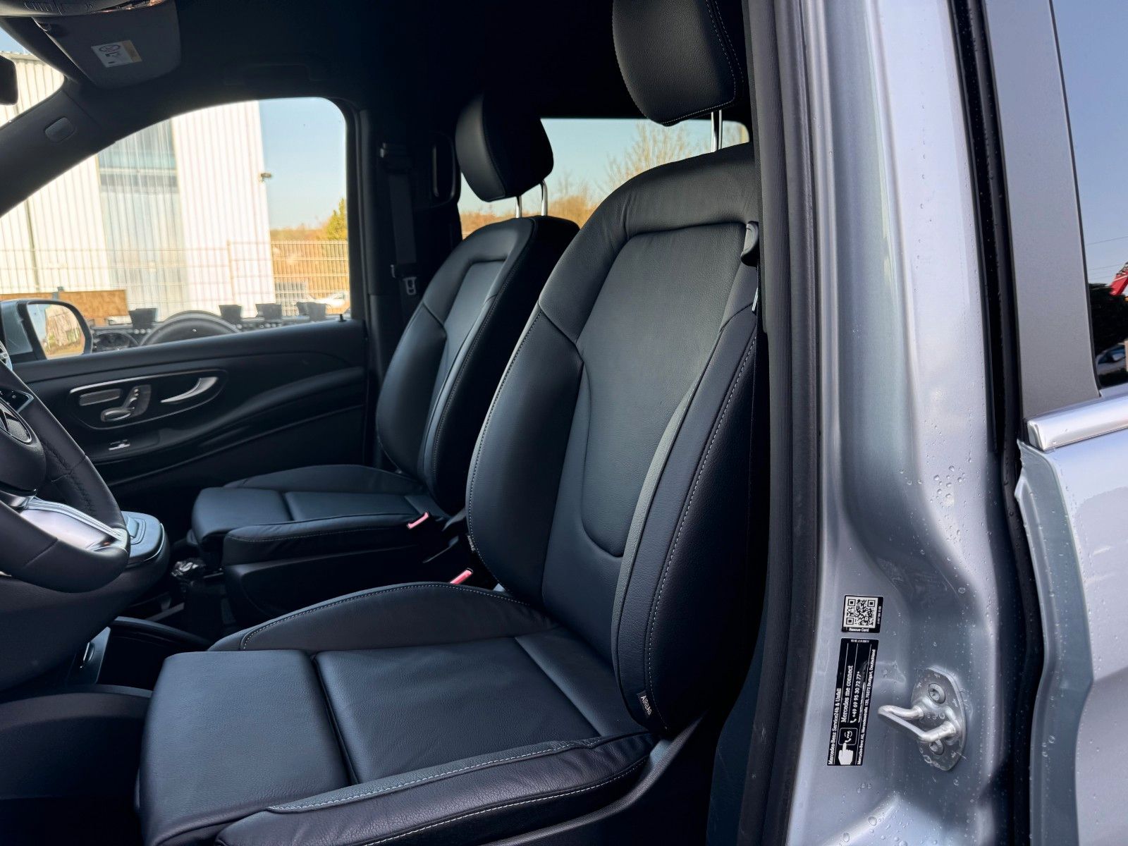 Fahrzeugabbildung Mercedes-Benz V 300 d AVA Stdheiz AHK2,5to DISTRONIC 360Kamera