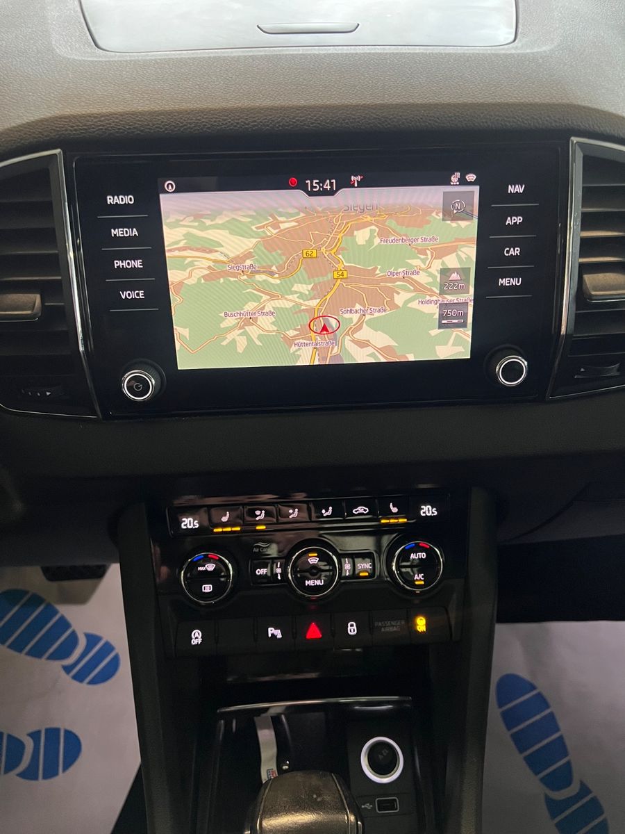 Fahrzeugabbildung SKODA Karoq Style DSG *PANO*SITZHEIZUNG*LEDER*