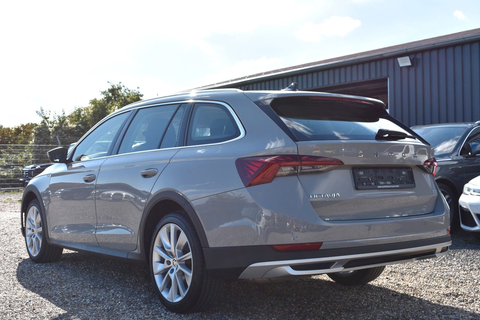 Fahrzeugabbildung SKODA Octavia Combi Scout 4x4/KEYLESS/HUD/AHK/LED