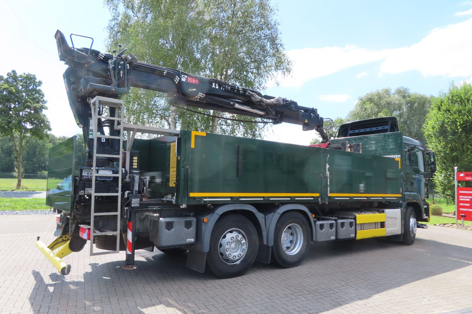 Fahrzeugabbildung MAN TGX 26.500 6x2 - Baustoff - HIAB Kran