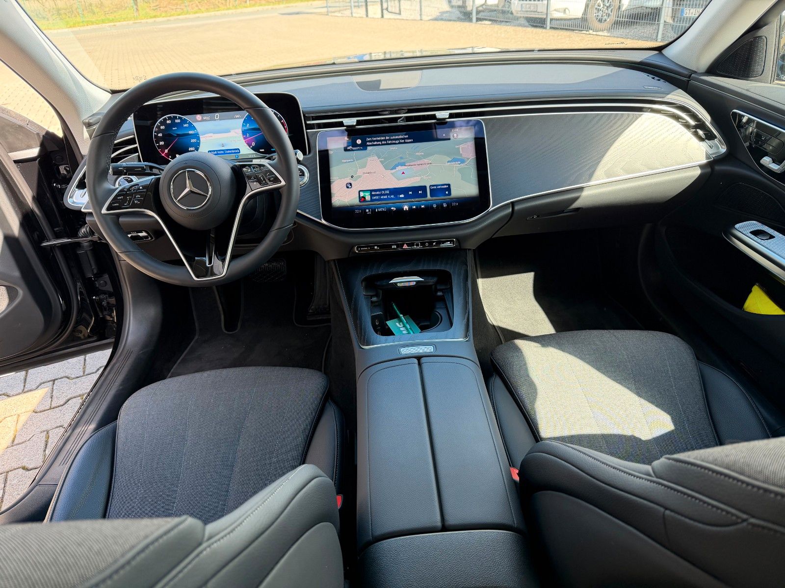 Fahrzeugabbildung Mercedes-Benz E 200 Limousine Avantgarde Advanced Plus