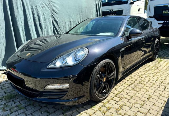 Porsche Panamera 4