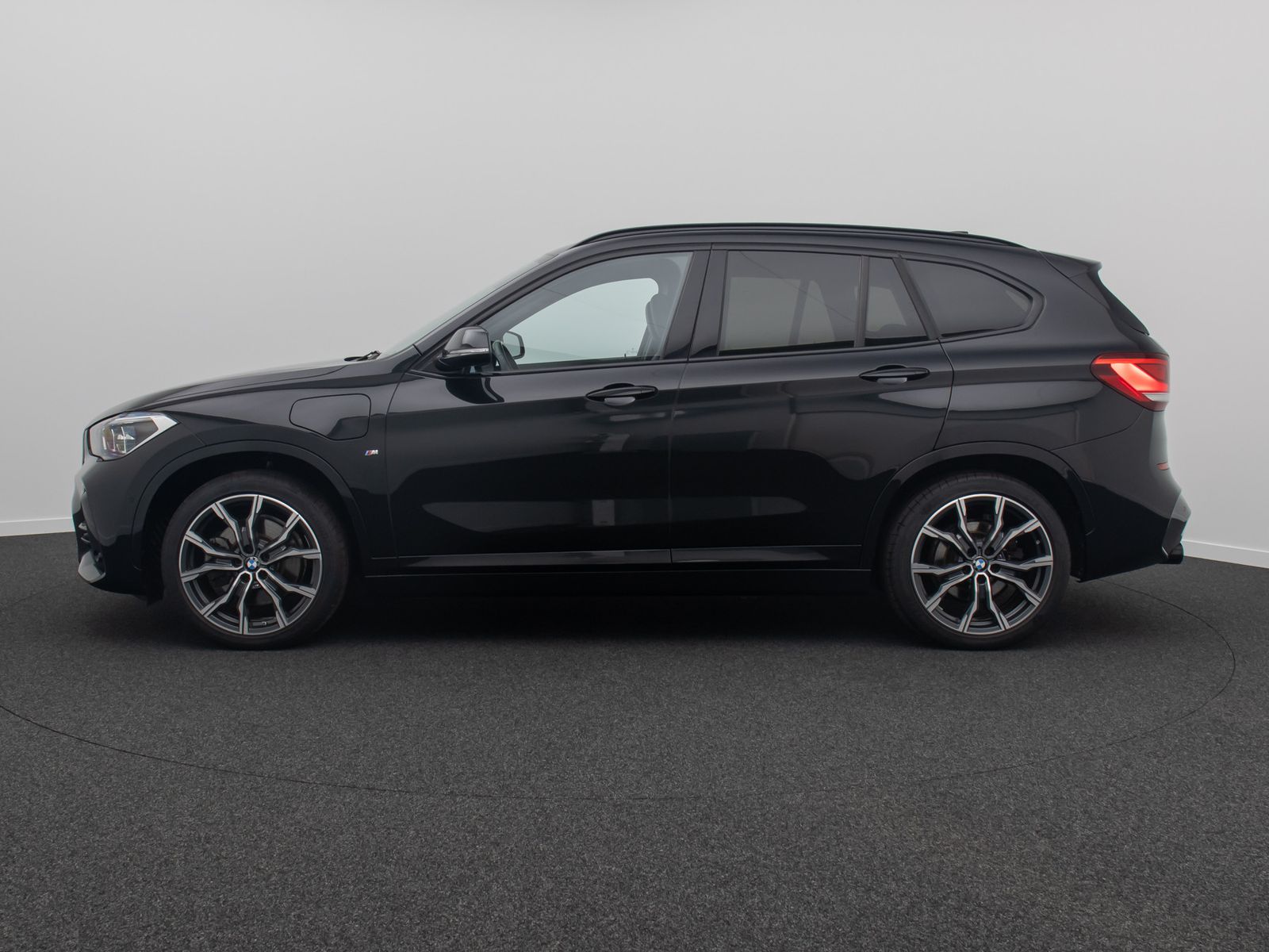 Fahrzeugabbildung BMW X1 xD25e M Sport Kamera AHK DAB Alarm H/K 19Zoll